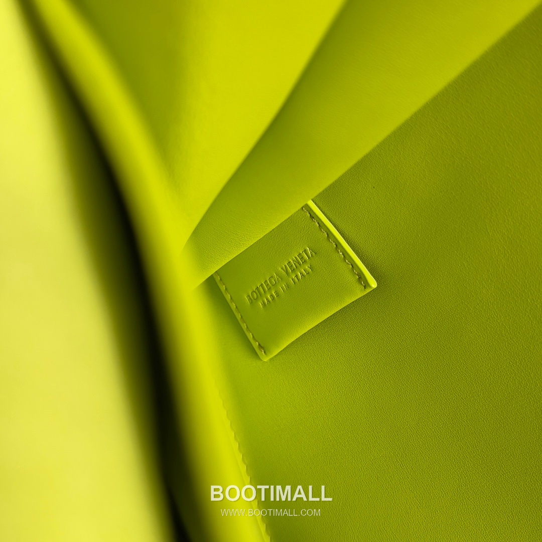 Bottega Veneta Intrecciato Zip Pouch Calf Leather Black 보테가 베네타 인트레치아토 지퍼 파우치 카프 레더 블랙 28cm 8