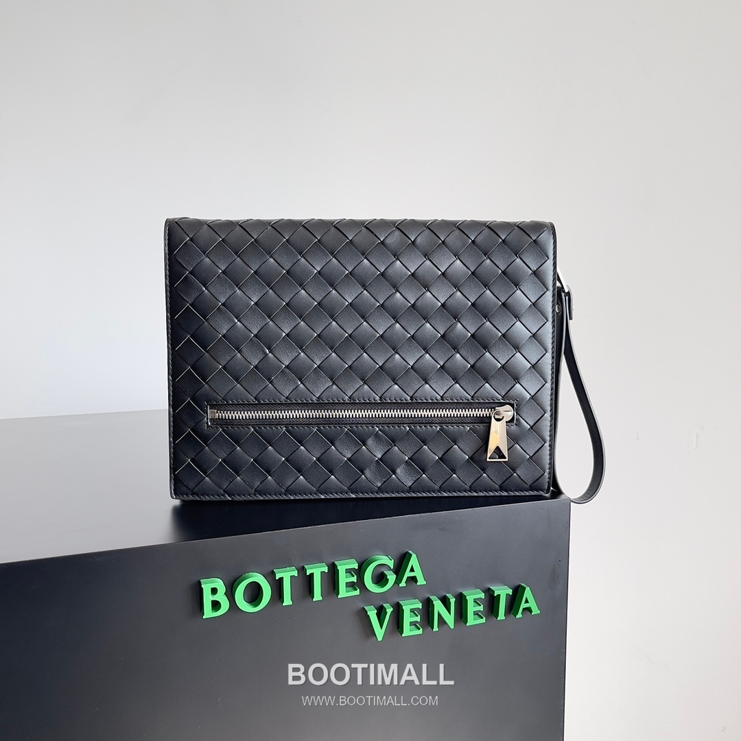 Bottega Veneta Intrecciato Zip Pouch Calf Leather Black 보테가 베네타 인트레치아토 지퍼 파우치 카프 레더 블랙 27.5cm 1