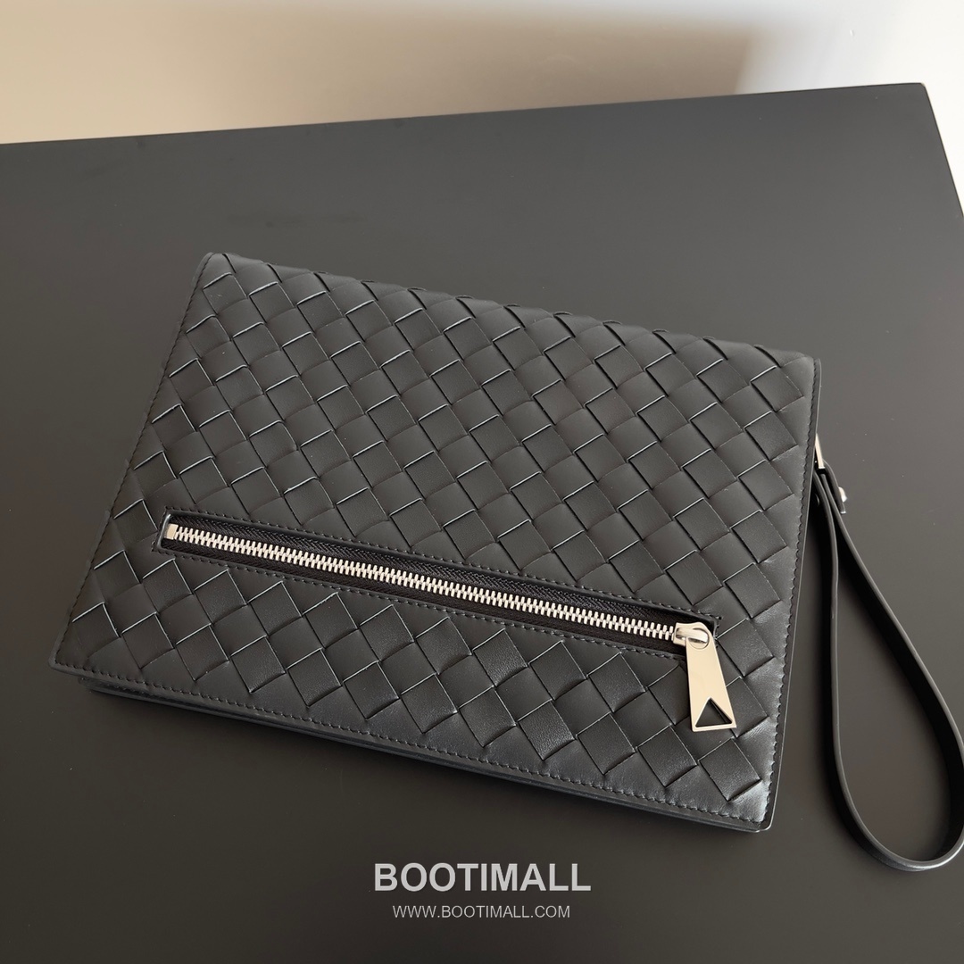 Bottega Veneta Intrecciato Zip Pouch Calf Leather Black 보테가 베네타 인트레치아토 지퍼 파우치 카프 레더 블랙 27.5cm 3