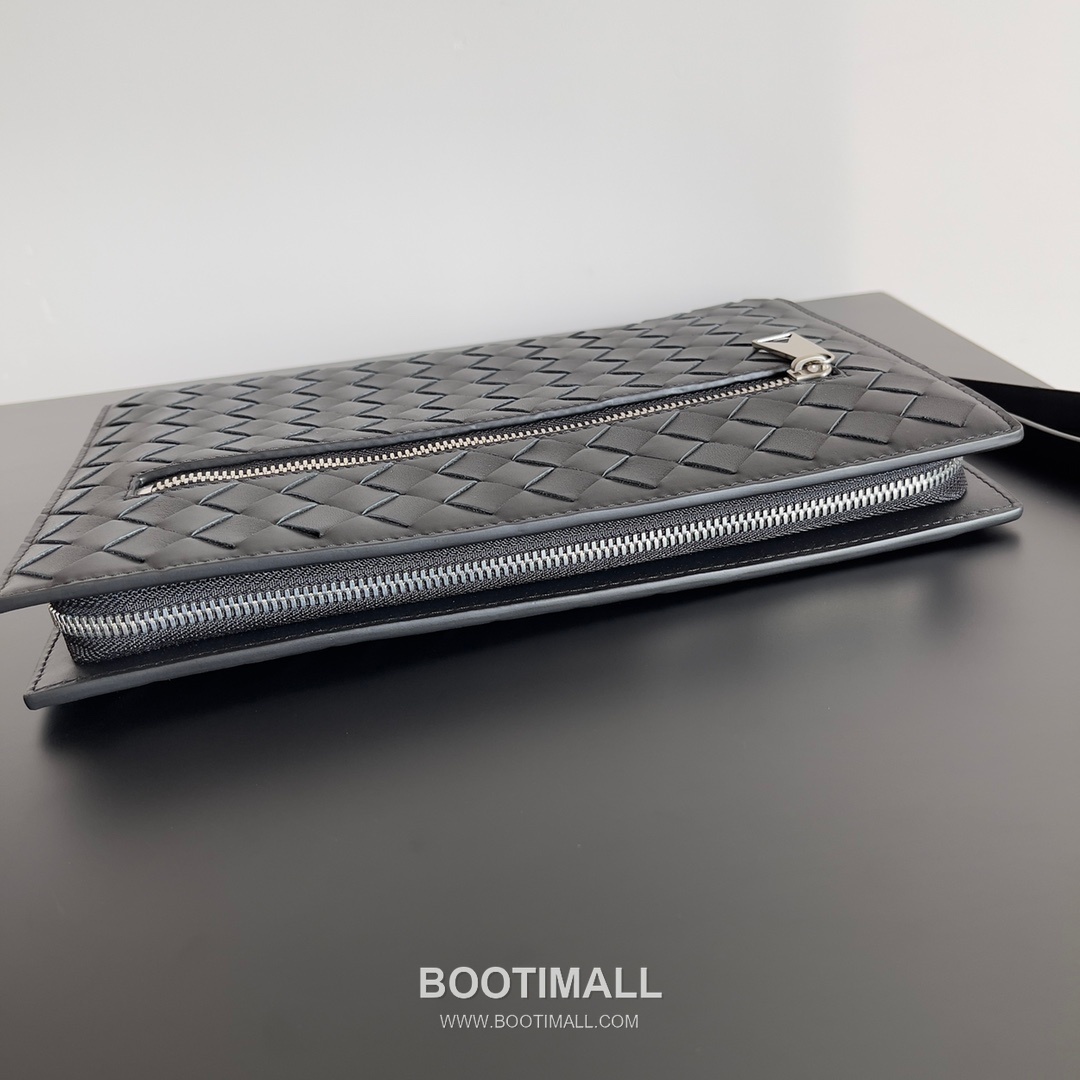 Bottega Veneta Intrecciato Zip Pouch Calf Leather Black 보테가 베네타 인트레치아토 지퍼 파우치 카프 레더 블랙 27.5cm 4