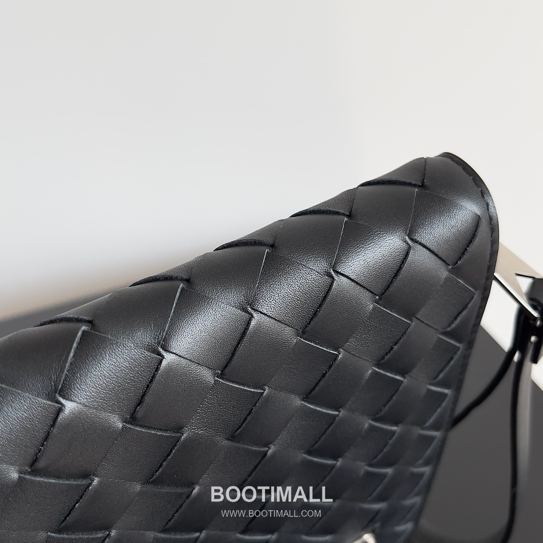 Bottega Veneta Intrecciato Zip Pouch Calf Leather Black 보테가 베네타 인트레치아토 지퍼 파우치 카프 레더 블랙 27.5cm 6