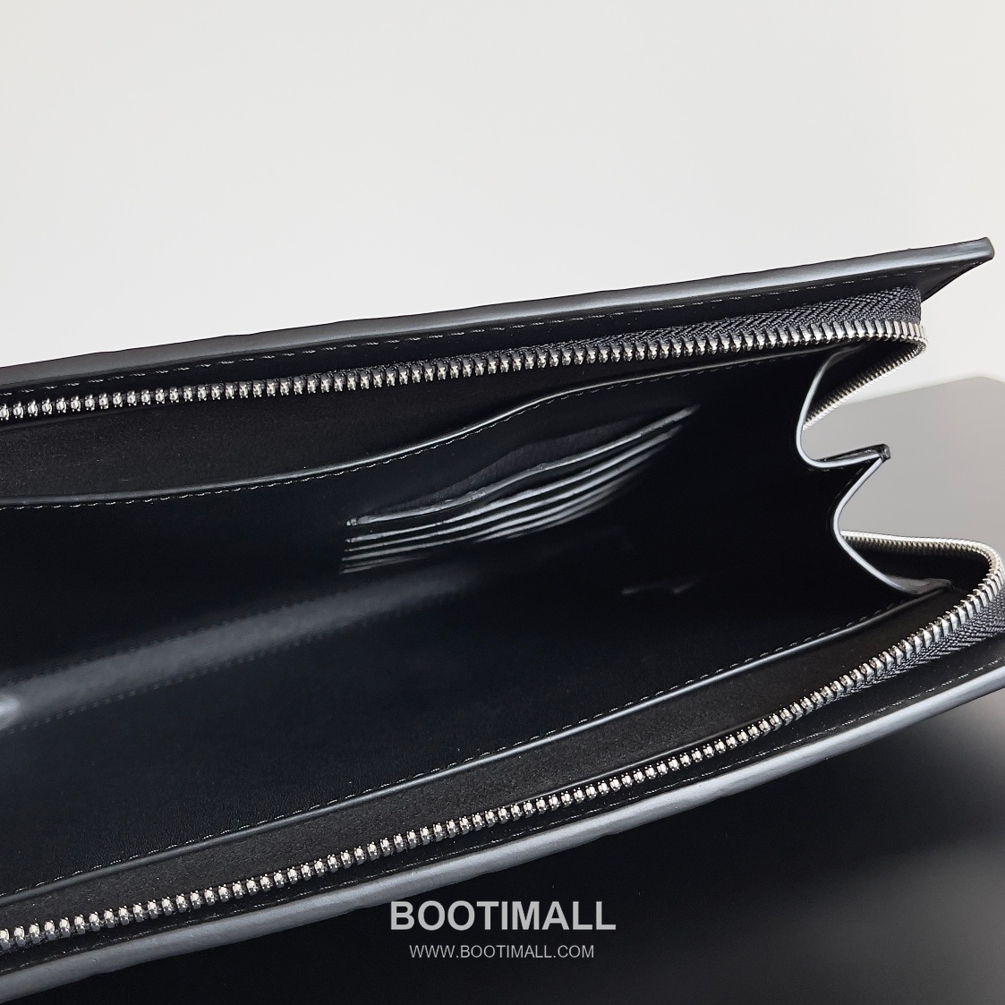 Bottega Veneta Intrecciato Zip Pouch Calf Leather Black 보테가 베네타 인트레치아토 지퍼 파우치 카프 레더 블랙 27.5cm 7