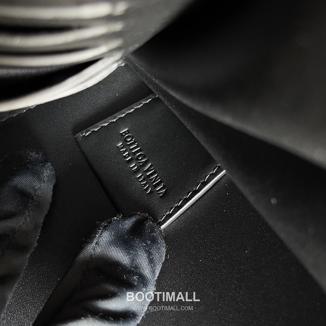 Bottega Veneta Intrecciato Zip Pouch Calf Leather Black 보테가 베네타 인트레치아토 지퍼 파우치 카프 레더 블랙 27.5cm 8