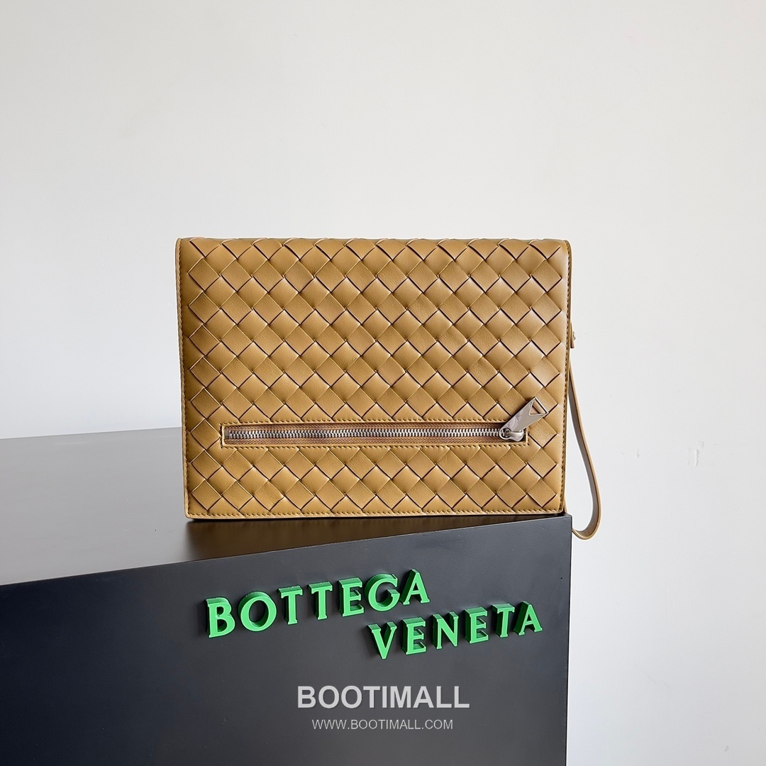 Bottega Veneta Intrecciato Zip Pouch Calf Leather Black 보테가 베네타 인트레치아토 지퍼 파우치 카프 레더 블랙 27.5cm 1