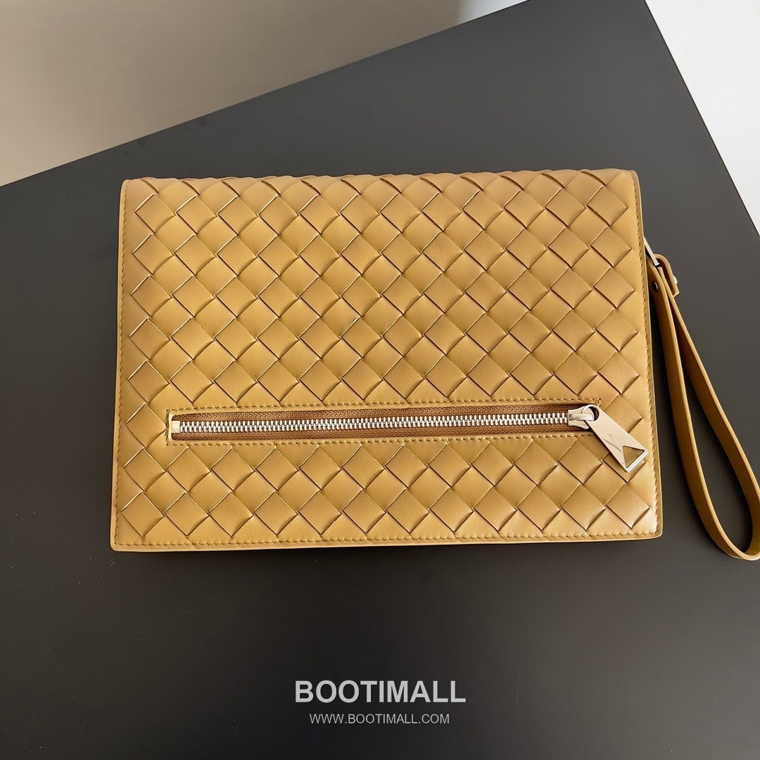 Bottega Veneta Intrecciato Zip Pouch Calf Leather Black 보테가 베네타 인트레치아토 지퍼 파우치 카프 레더 블랙 27.5cm 3