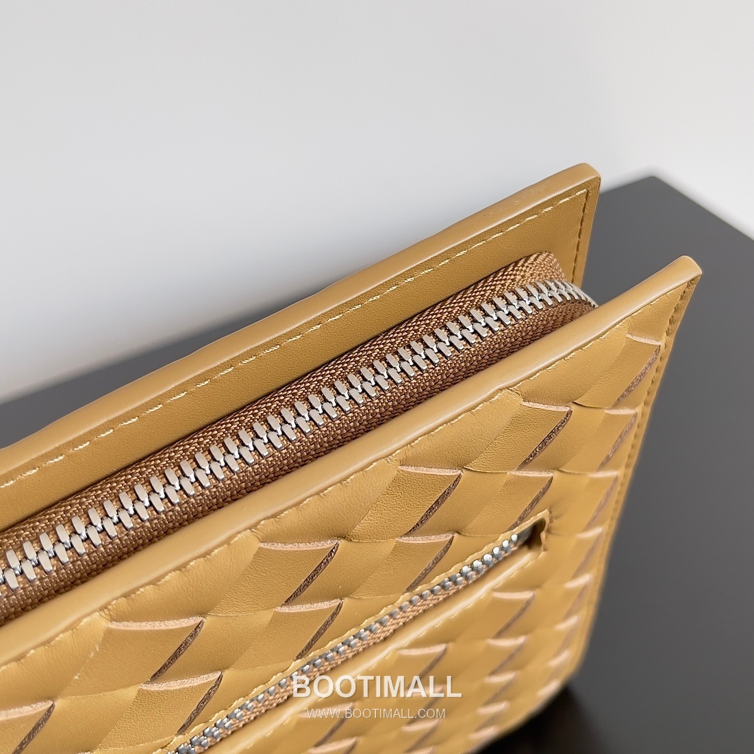 Bottega Veneta Intrecciato Zip Pouch Calf Leather Black 보테가 베네타 인트레치아토 지퍼 파우치 카프 레더 블랙 27.5cm 6