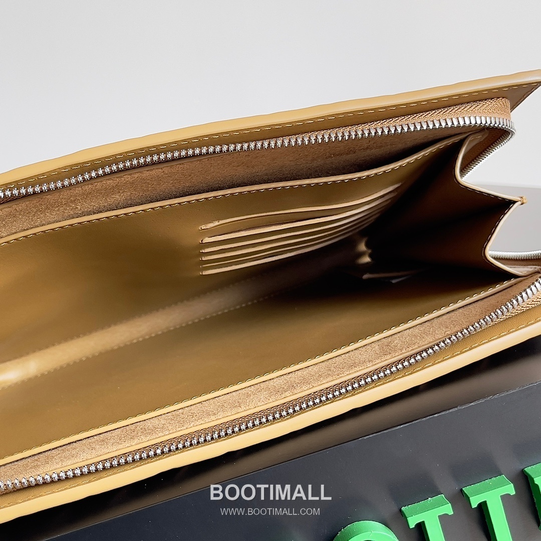 Bottega Veneta Intrecciato Zip Pouch Calf Leather Black 보테가 베네타 인트레치아토 지퍼 파우치 카프 레더 블랙 27.5cm 7