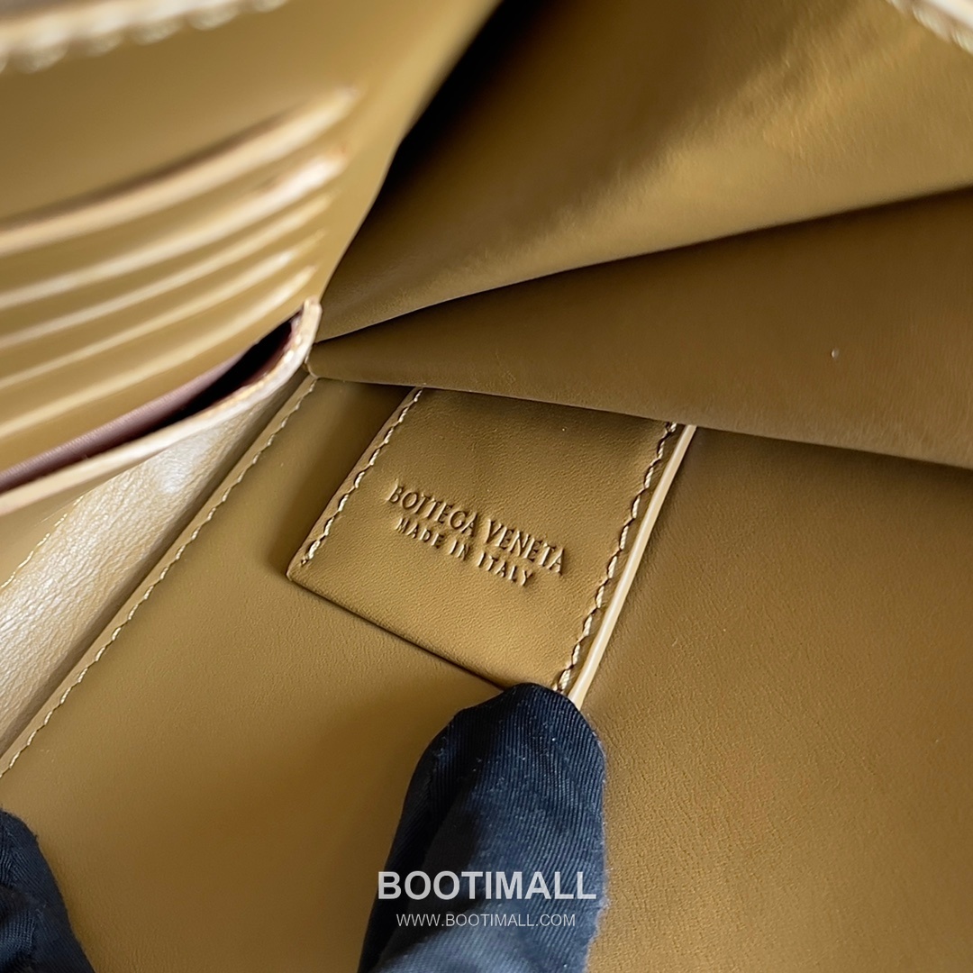 Bottega Veneta Intrecciato Zip Pouch Calf Leather Black 보테가 베네타 인트레치아토 지퍼 파우치 카프 레더 블랙 27.5cm 8