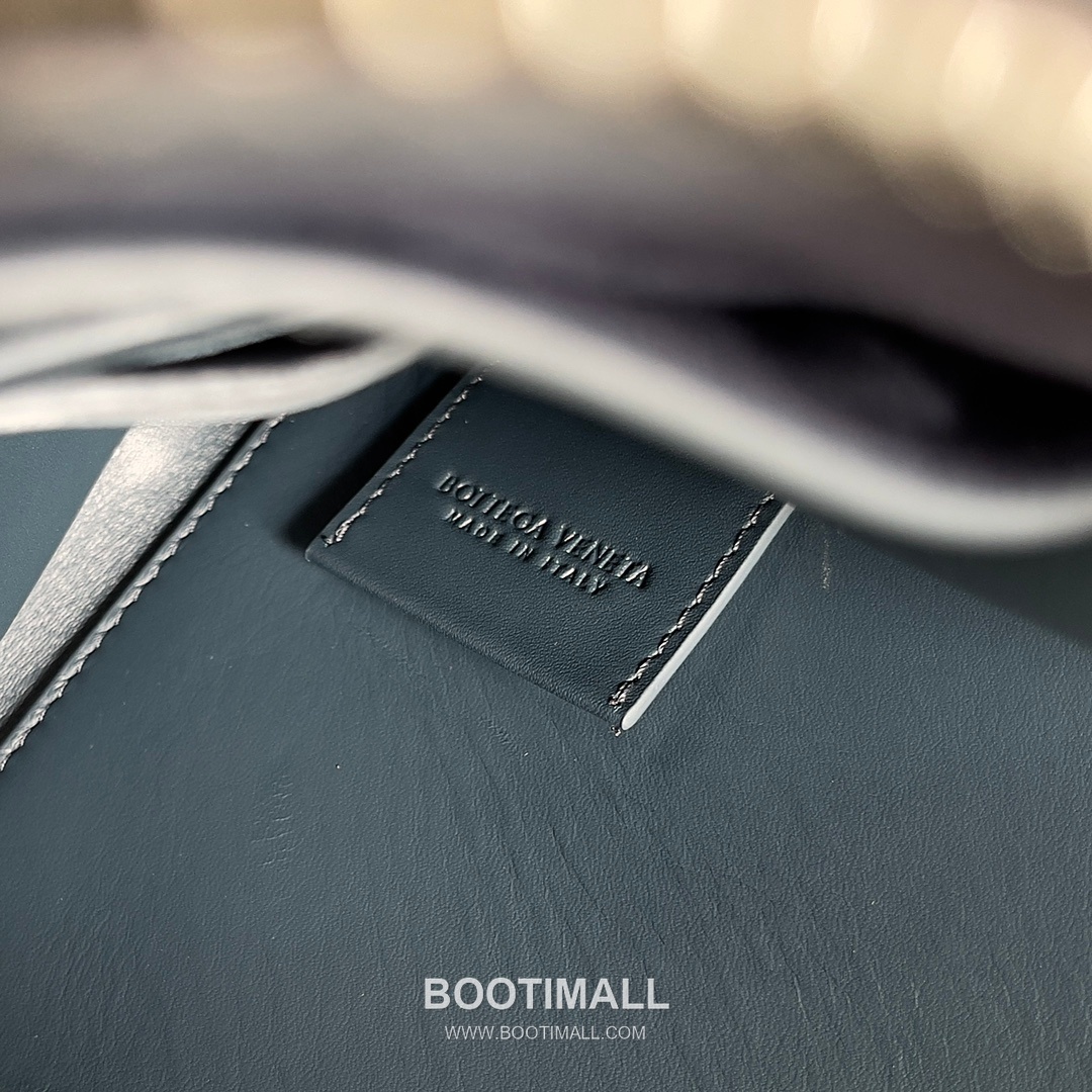 Bottega Veneta Intrecciato Zip Pouch Calf Leather Black 보테가 베네타 인트레치아토 지퍼 파우치 카프 레더 블랙 27.5cm 8