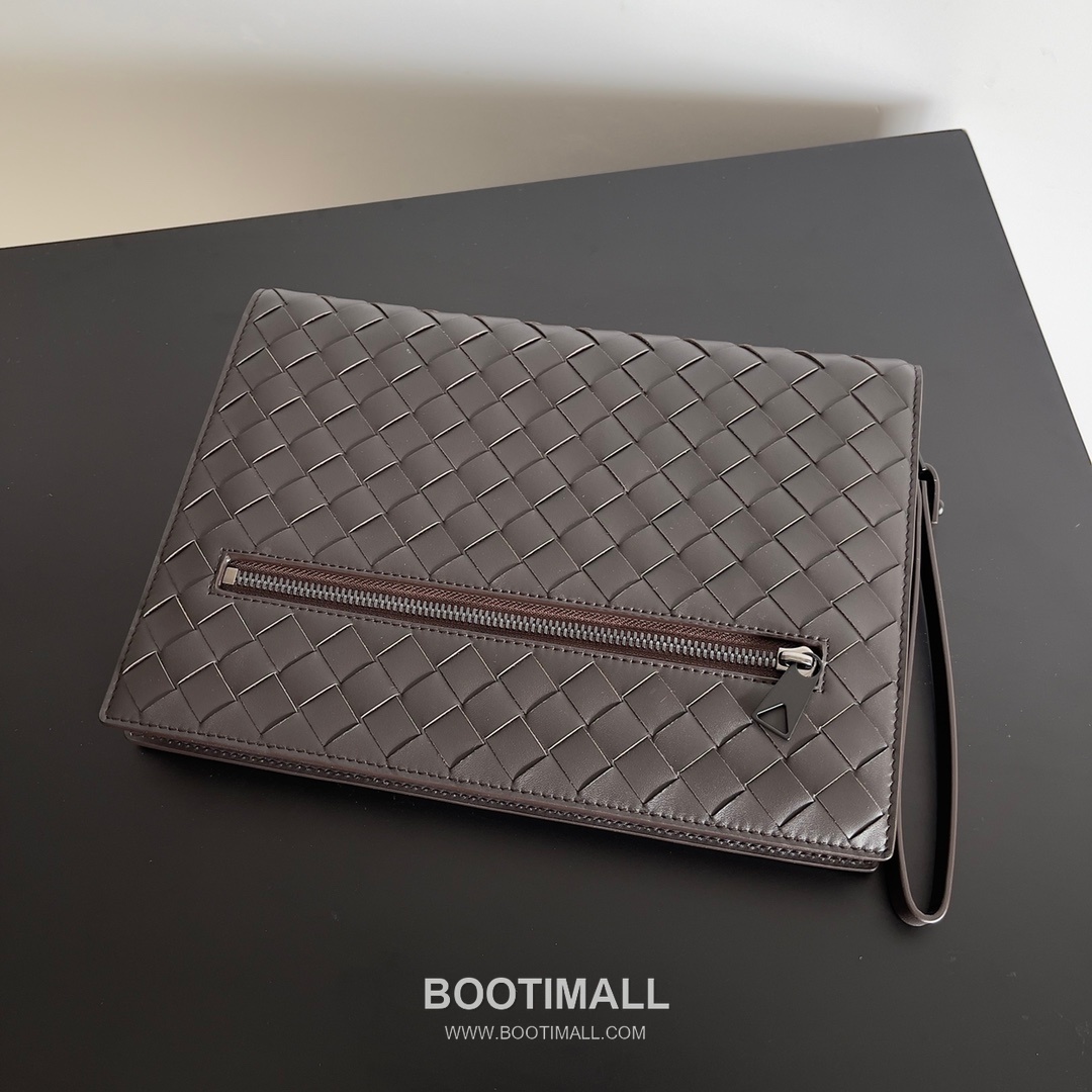 Bottega Veneta Intrecciato Zip Pouch Calf Leather Black 보테가 베네타 인트레치아토 지퍼 파우치 카프 레더 블랙 27.5cm 3