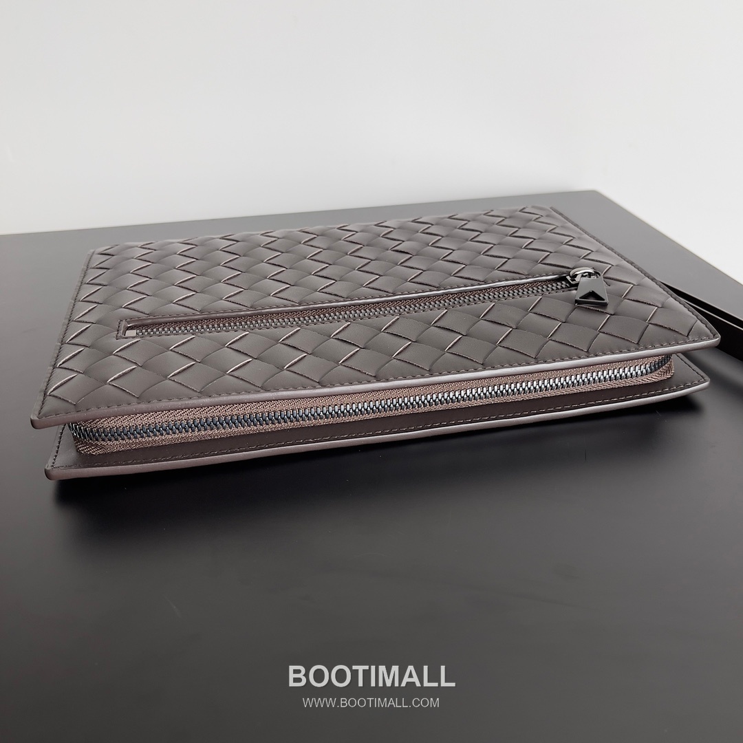 Bottega Veneta Intrecciato Zip Pouch Calf Leather Black 보테가 베네타 인트레치아토 지퍼 파우치 카프 레더 블랙 27.5cm 4