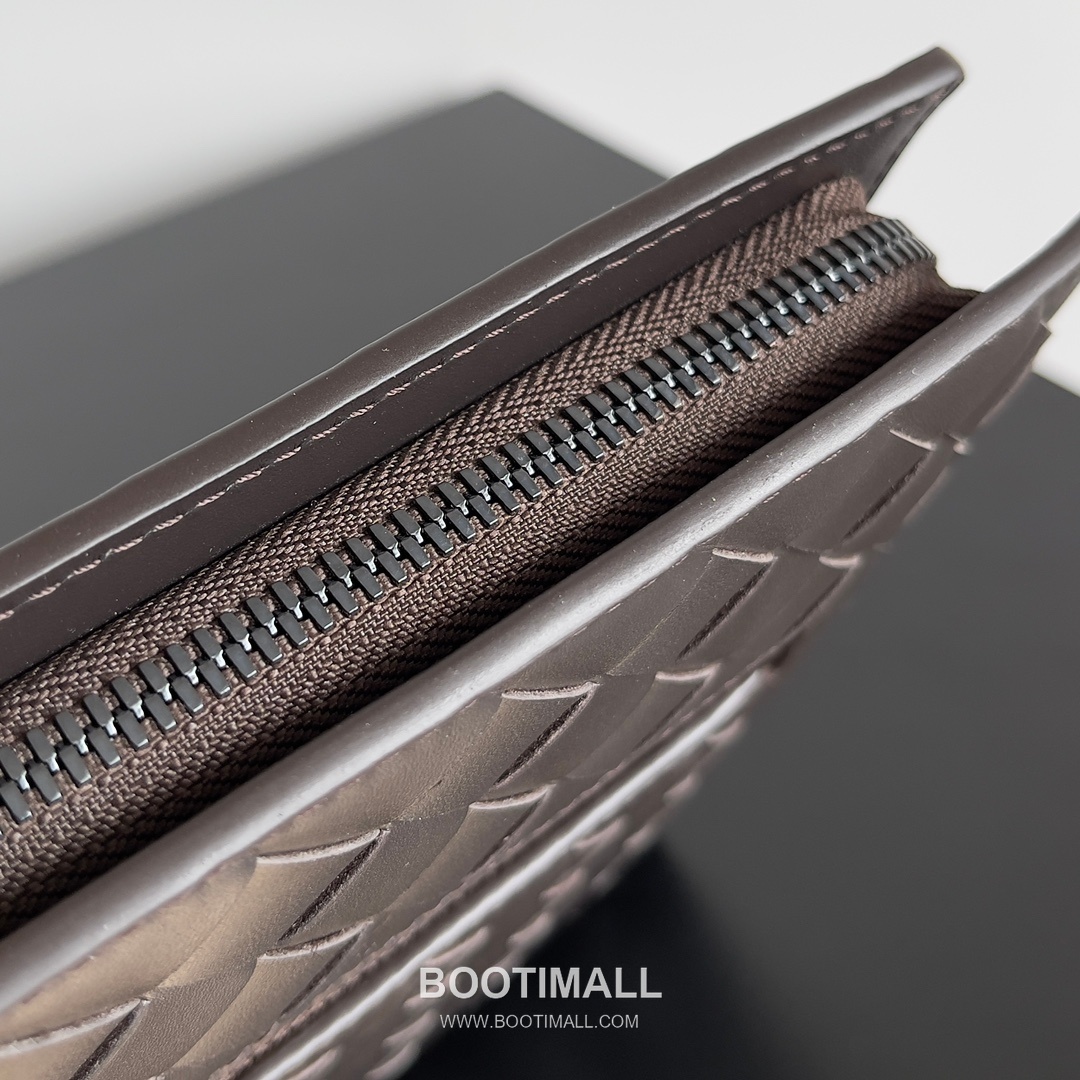 Bottega Veneta Intrecciato Zip Pouch Calf Leather Black 보테가 베네타 인트레치아토 지퍼 파우치 카프 레더 블랙 27.5cm 6