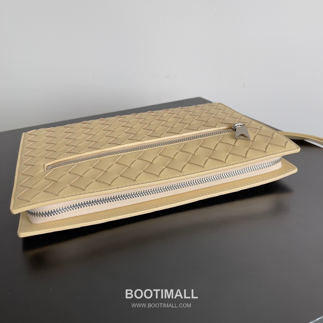 Bottega Veneta Intrecciato Zip Pouch Calf Leather Black 보테가 베네타 인트레치아토 지퍼 파우치 카프 레더 블랙 27.5cm 4