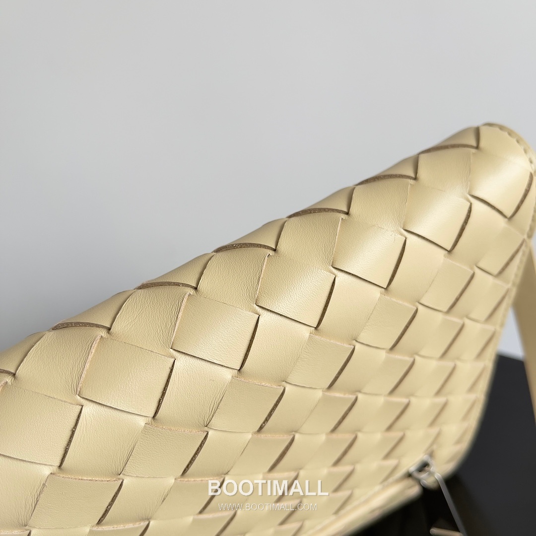 Bottega Veneta Intrecciato Zip Pouch Calf Leather Black 보테가 베네타 인트레치아토 지퍼 파우치 카프 레더 블랙 27.5cm 5