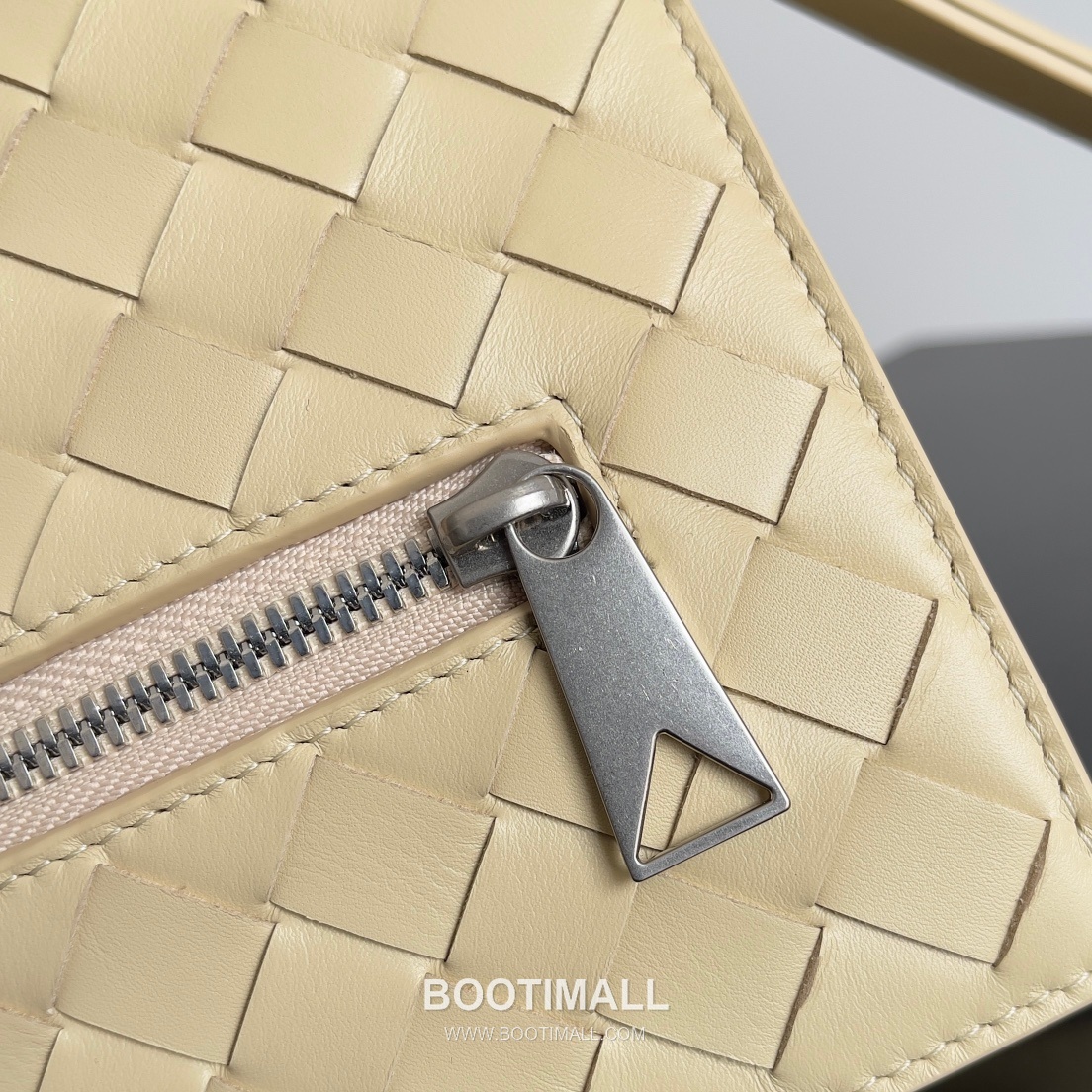 Bottega Veneta Intrecciato Zip Pouch Calf Leather Black 보테가 베네타 인트레치아토 지퍼 파우치 카프 레더 블랙 27.5cm 6