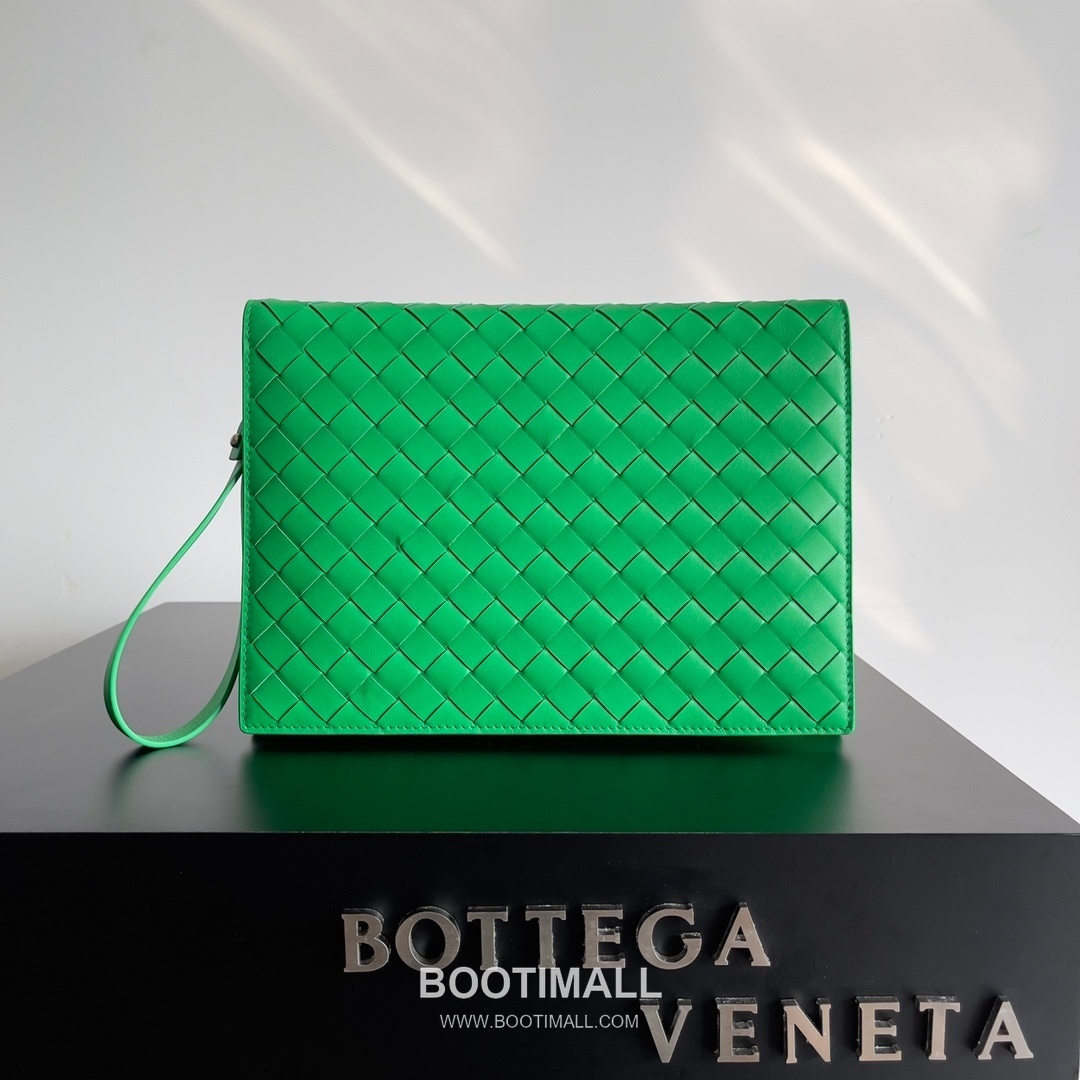 Bottega Veneta Intrecciato Zip Pouch Calf Leather Black 보테가 베네타 인트레치아토 지퍼 파우치 카프 레더 블랙 27.5cm 2