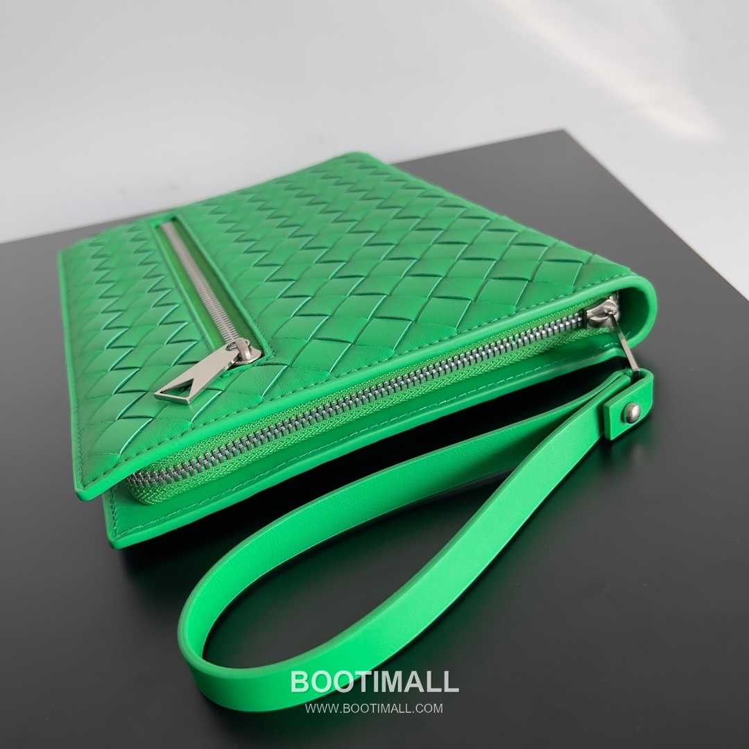 Bottega Veneta Intrecciato Zip Pouch Calf Leather Black 보테가 베네타 인트레치아토 지퍼 파우치 카프 레더 블랙 27.5cm 3