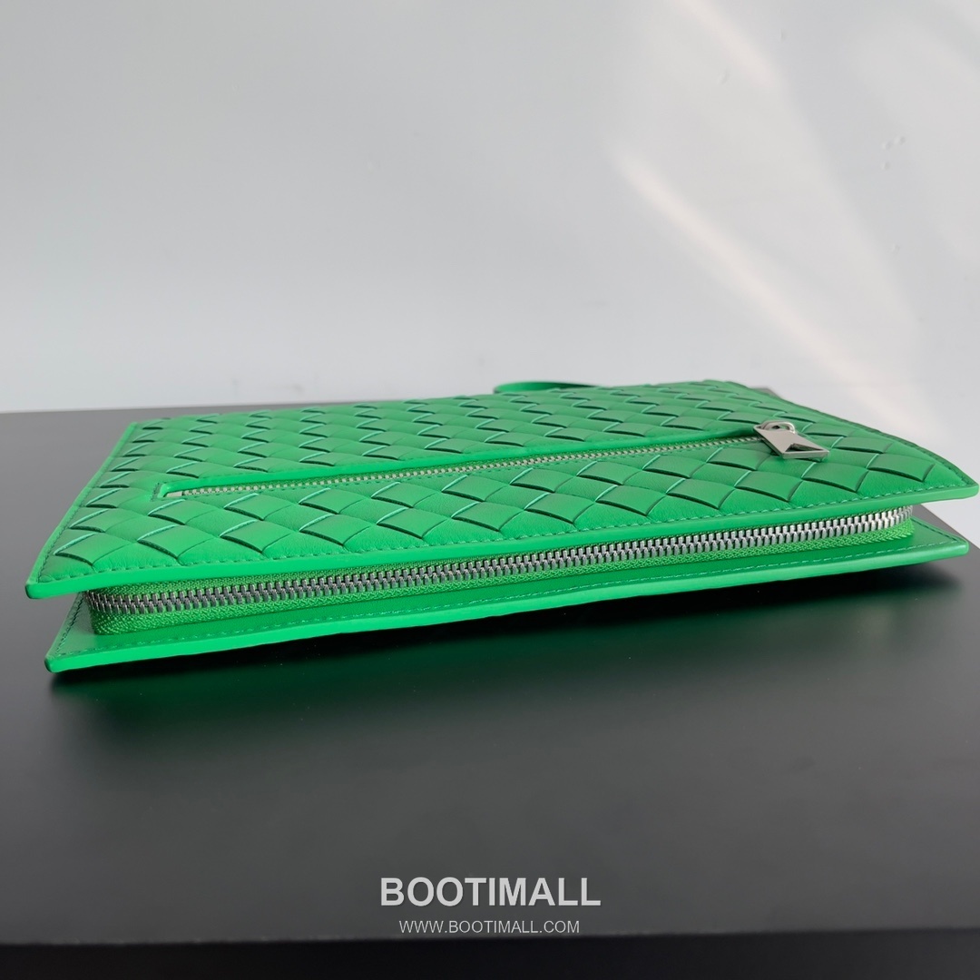 Bottega Veneta Intrecciato Zip Pouch Calf Leather Black 보테가 베네타 인트레치아토 지퍼 파우치 카프 레더 블랙 27.5cm 5