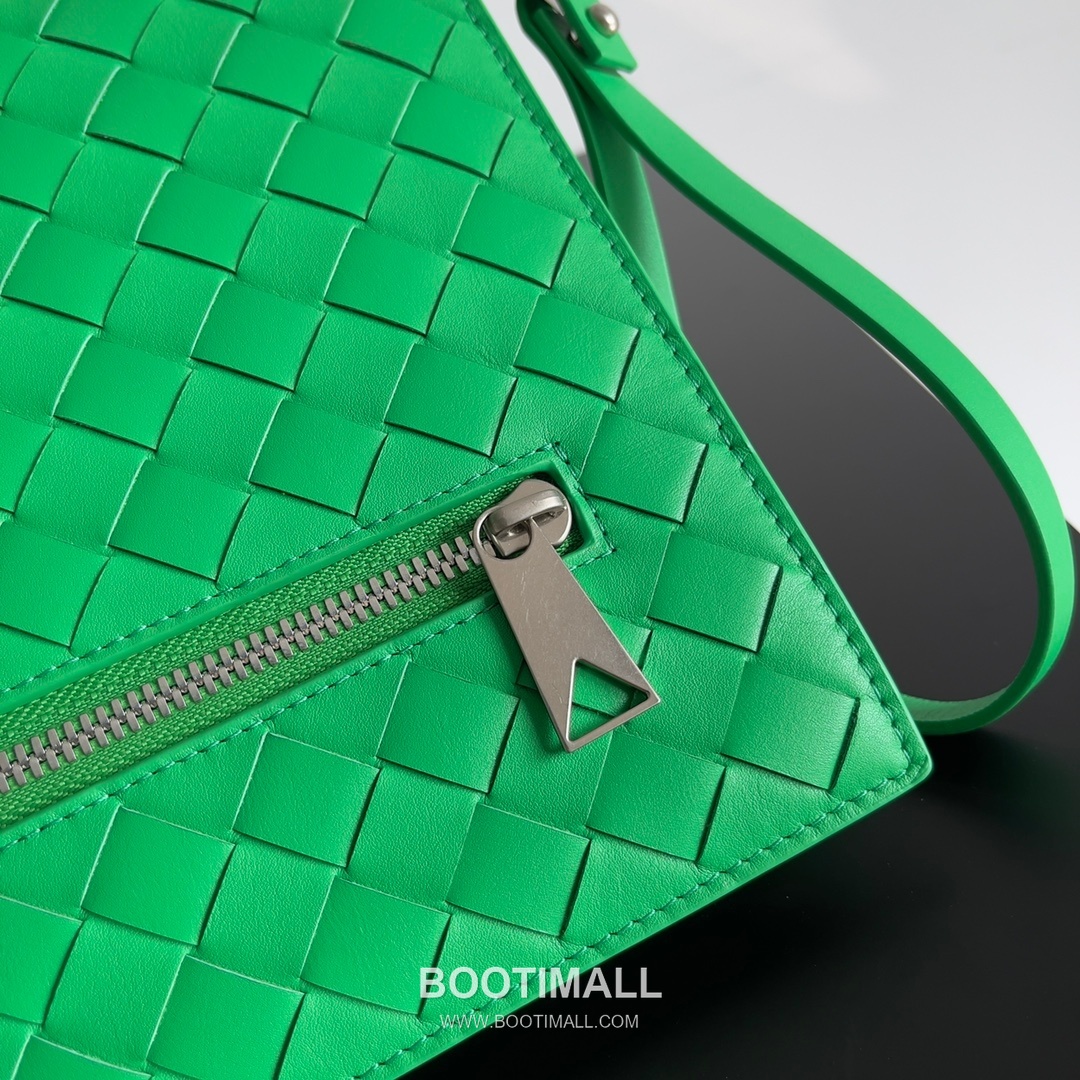 Bottega Veneta Intrecciato Zip Pouch Calf Leather Black 보테가 베네타 인트레치아토 지퍼 파우치 카프 레더 블랙 27.5cm 6