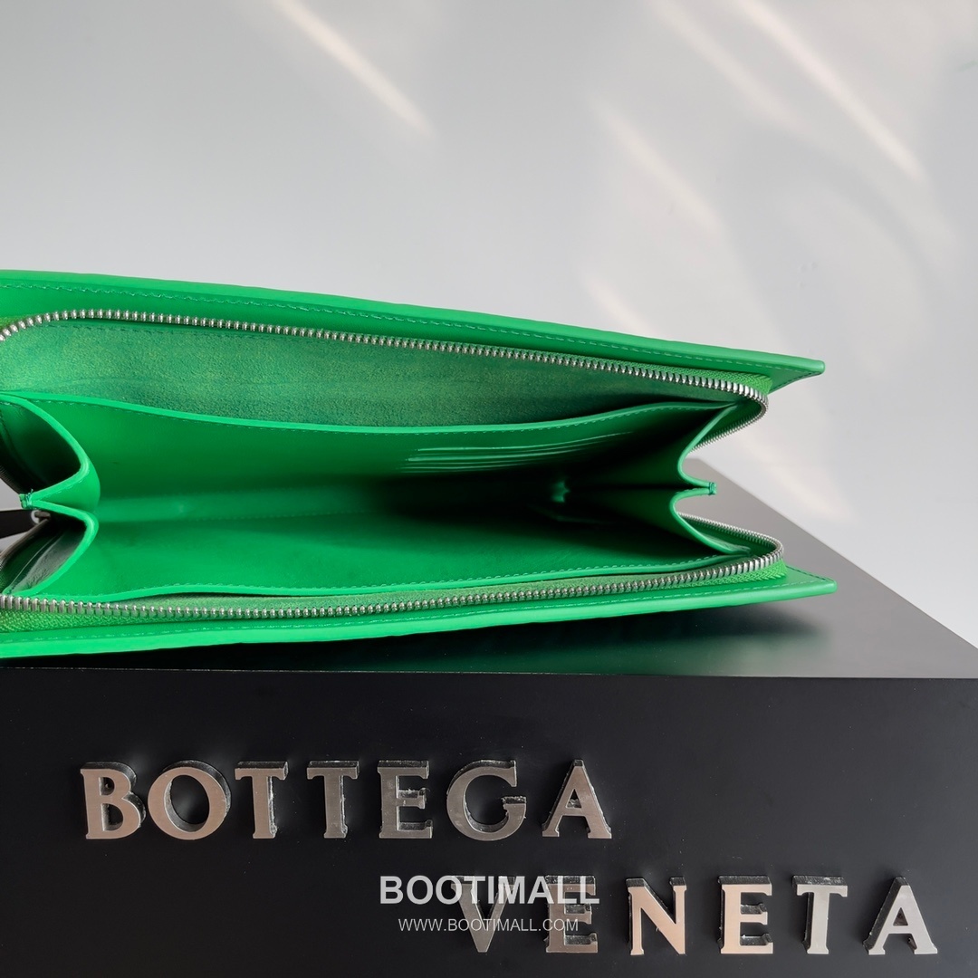 Bottega Veneta Intrecciato Zip Pouch Calf Leather Black 보테가 베네타 인트레치아토 지퍼 파우치 카프 레더 블랙 27.5cm 7