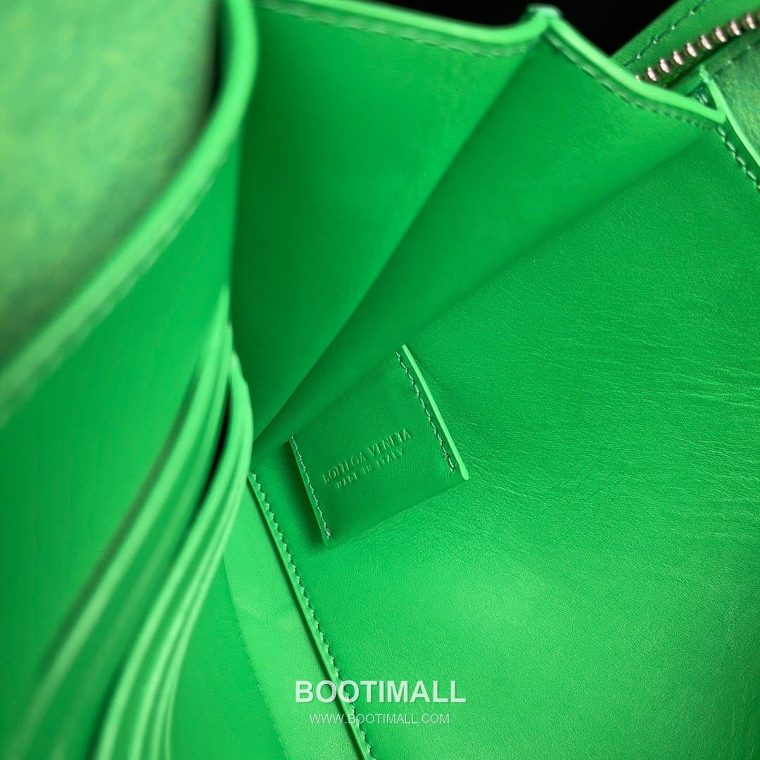 Bottega Veneta Intrecciato Zip Pouch Calf Leather Black 보테가 베네타 인트레치아토 지퍼 파우치 카프 레더 블랙 27.5cm 8