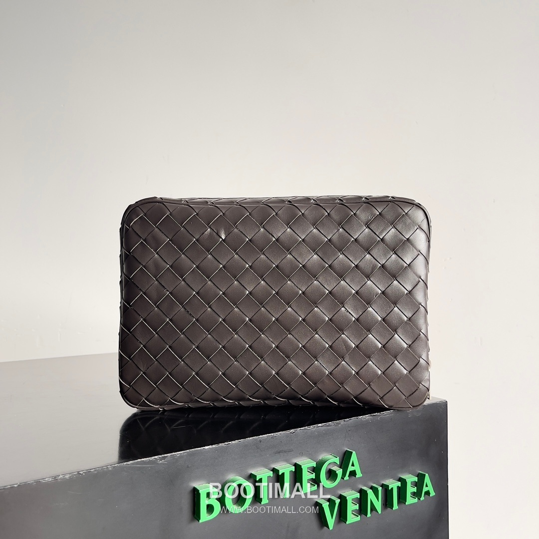 Bottega Veneta Woven Leather Pouch Woven Cowhide Leather Black 보테가 베네타 위빙 레더 파우치 위빙 소가죽 블랙 26cm 1