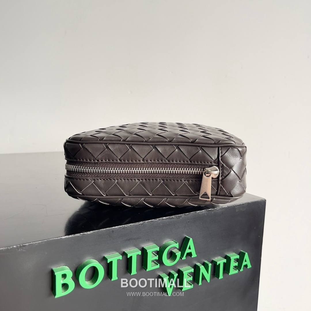 Bottega Veneta Woven Leather Pouch Woven Cowhide Leather Black 보테가 베네타 위빙 레더 파우치 위빙 소가죽 블랙 26cm 2