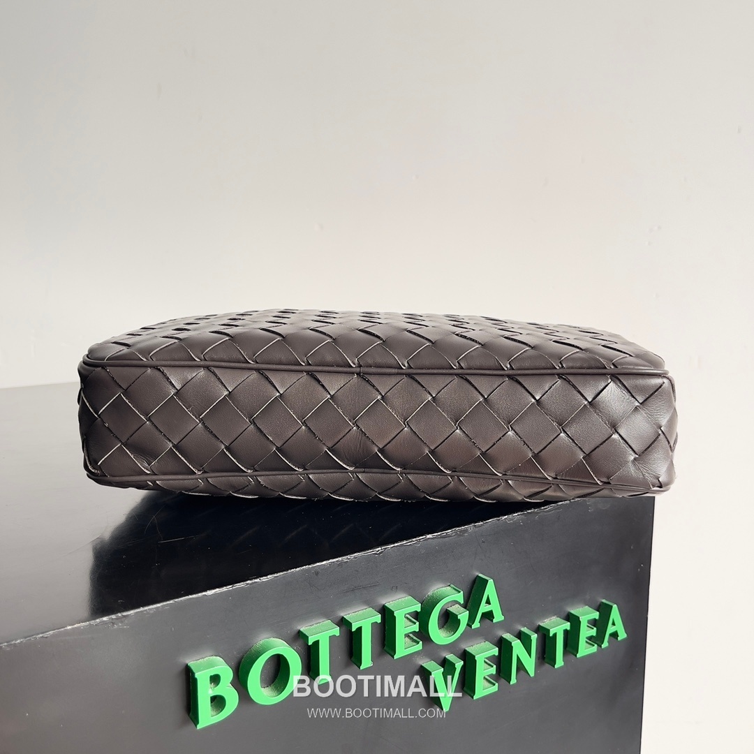 Bottega Veneta Woven Leather Pouch Woven Cowhide Leather Black 보테가 베네타 위빙 레더 파우치 위빙 소가죽 블랙 26cm 3