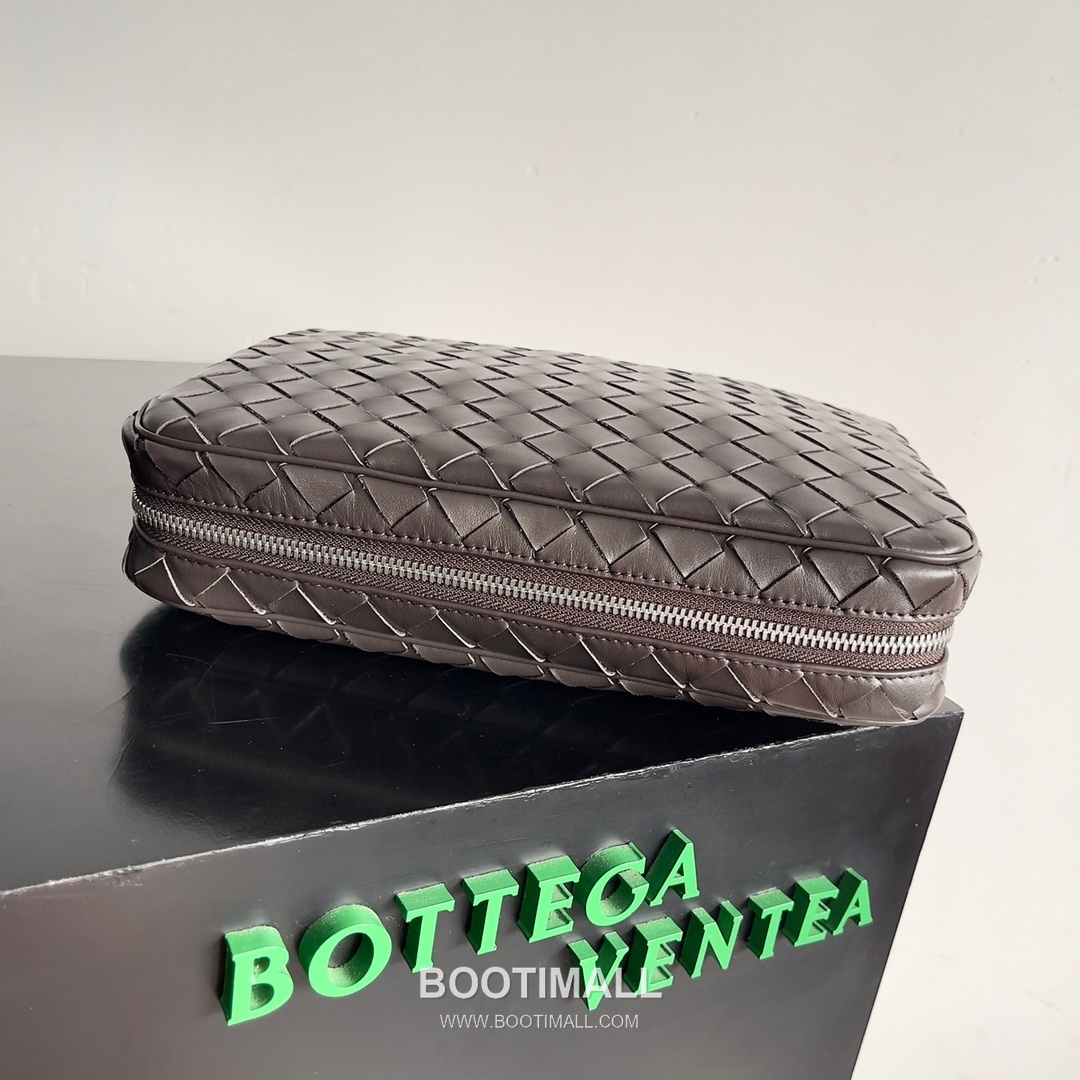 Bottega Veneta Woven Leather Pouch Woven Cowhide Leather Black 보테가 베네타 위빙 레더 파우치 위빙 소가죽 블랙 26cm 4