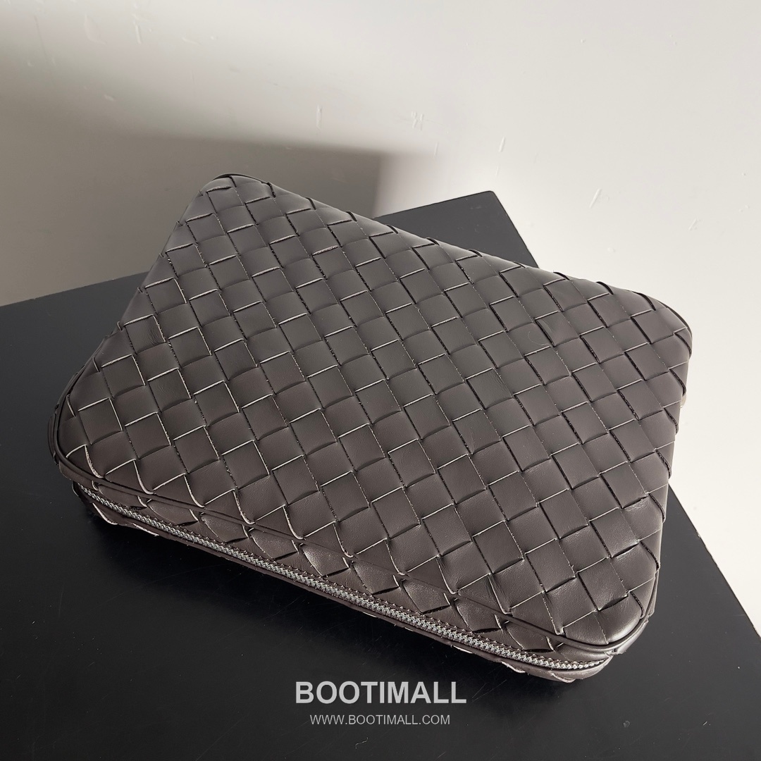 Bottega Veneta Woven Leather Pouch Woven Cowhide Leather Black 보테가 베네타 위빙 레더 파우치 위빙 소가죽 블랙 26cm 5