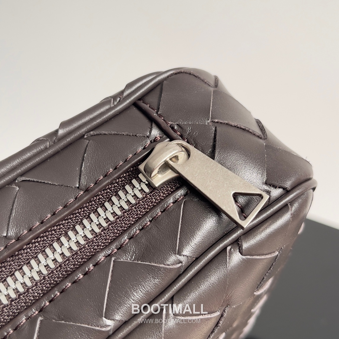 Bottega Veneta Woven Leather Pouch Woven Cowhide Leather Black 보테가 베네타 위빙 레더 파우치 위빙 소가죽 블랙 26cm 6