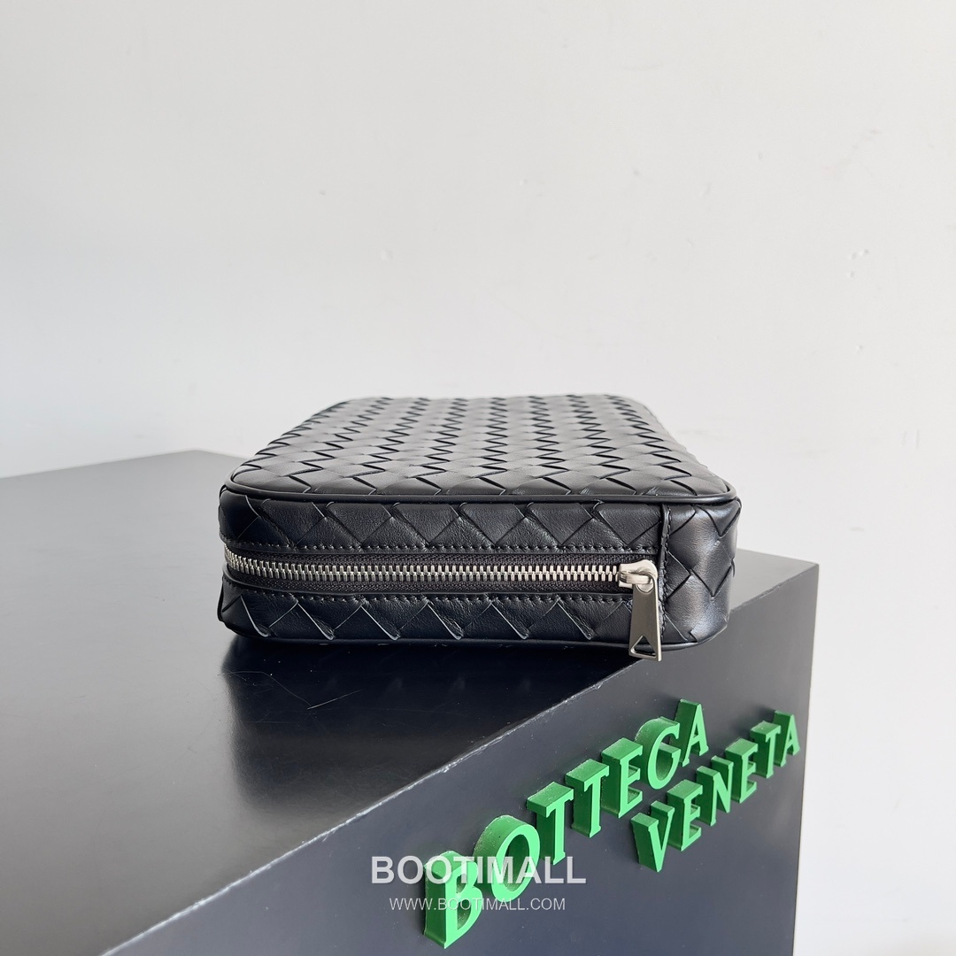 Bottega Veneta Woven Leather Pouch Woven Cowhide Leather Black 보테가 베네타 위빙 레더 파우치 위빙 소가죽 블랙 26cm 2