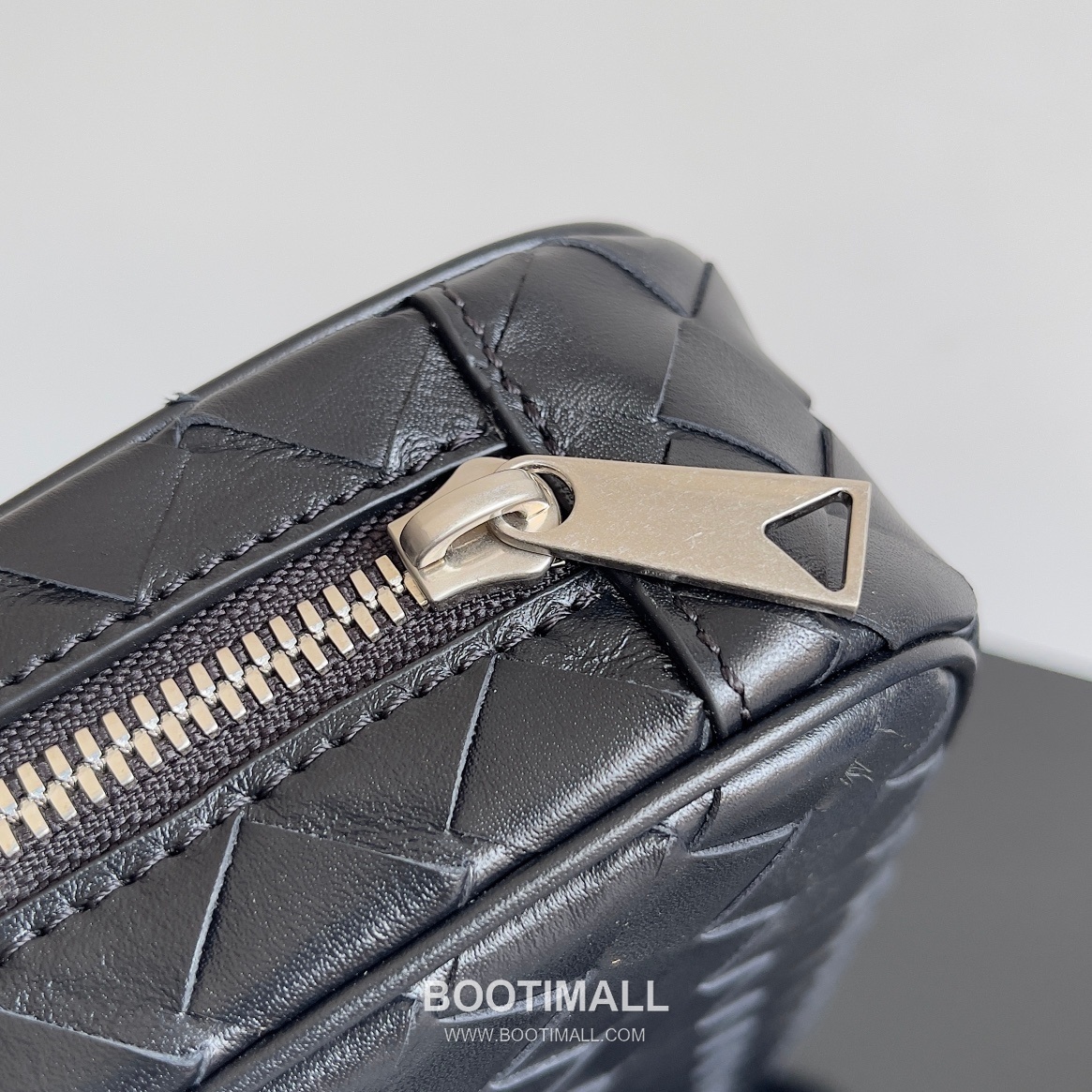 Bottega Veneta Woven Leather Pouch Woven Cowhide Leather Black 보테가 베네타 위빙 레더 파우치 위빙 소가죽 블랙 26cm 6