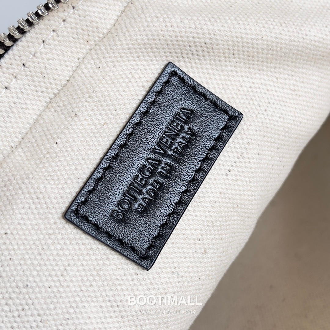 Bottega Veneta Woven Leather Pouch Woven Cowhide Leather Black 보테가 베네타 위빙 레더 파우치 위빙 소가죽 블랙 26cm 8