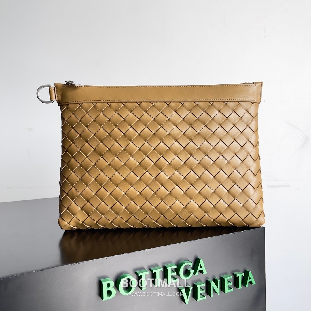 Bottega Veneta Intrecciato Pouch Intrecciato Leather Brown 보테가 베네타 인트레치아토 파우치 인트레치아토 레더 브라운 33cm 2
