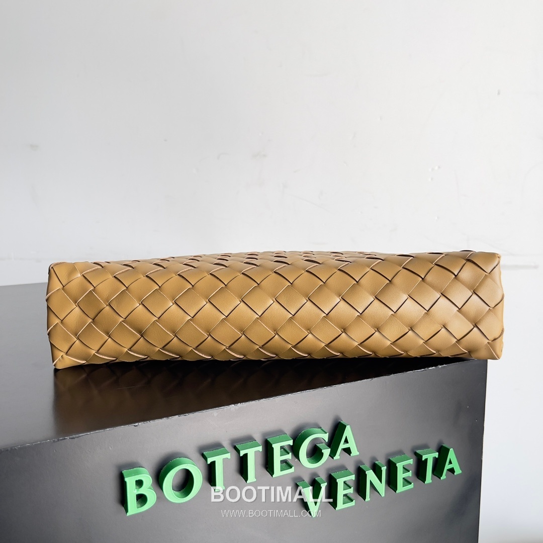Bottega Veneta Intrecciato Pouch Intrecciato Leather Brown 보테가 베네타 인트레치아토 파우치 인트레치아토 레더 브라운 33cm 3