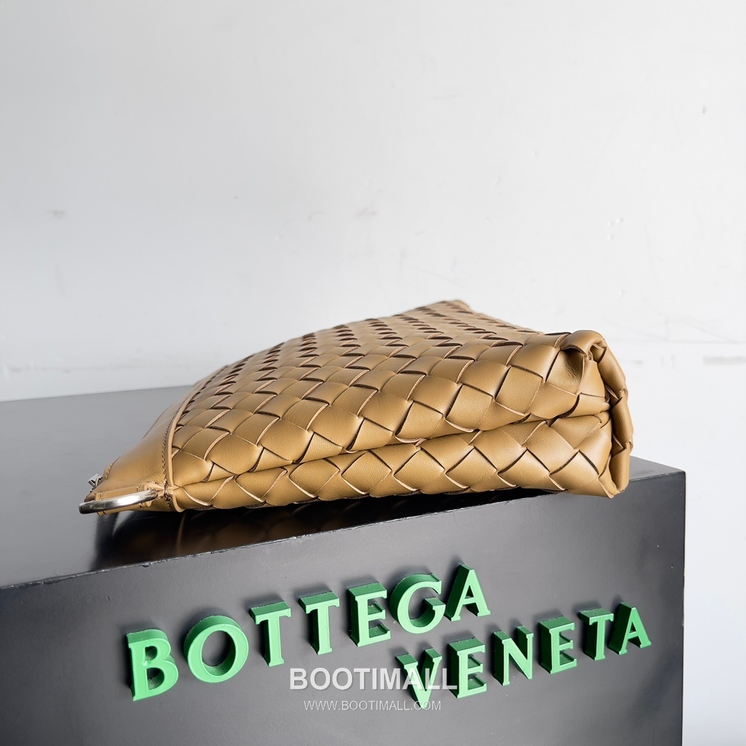 Bottega Veneta Intrecciato Pouch Intrecciato Leather Brown 보테가 베네타 인트레치아토 파우치 인트레치아토 레더 브라운 33cm 4