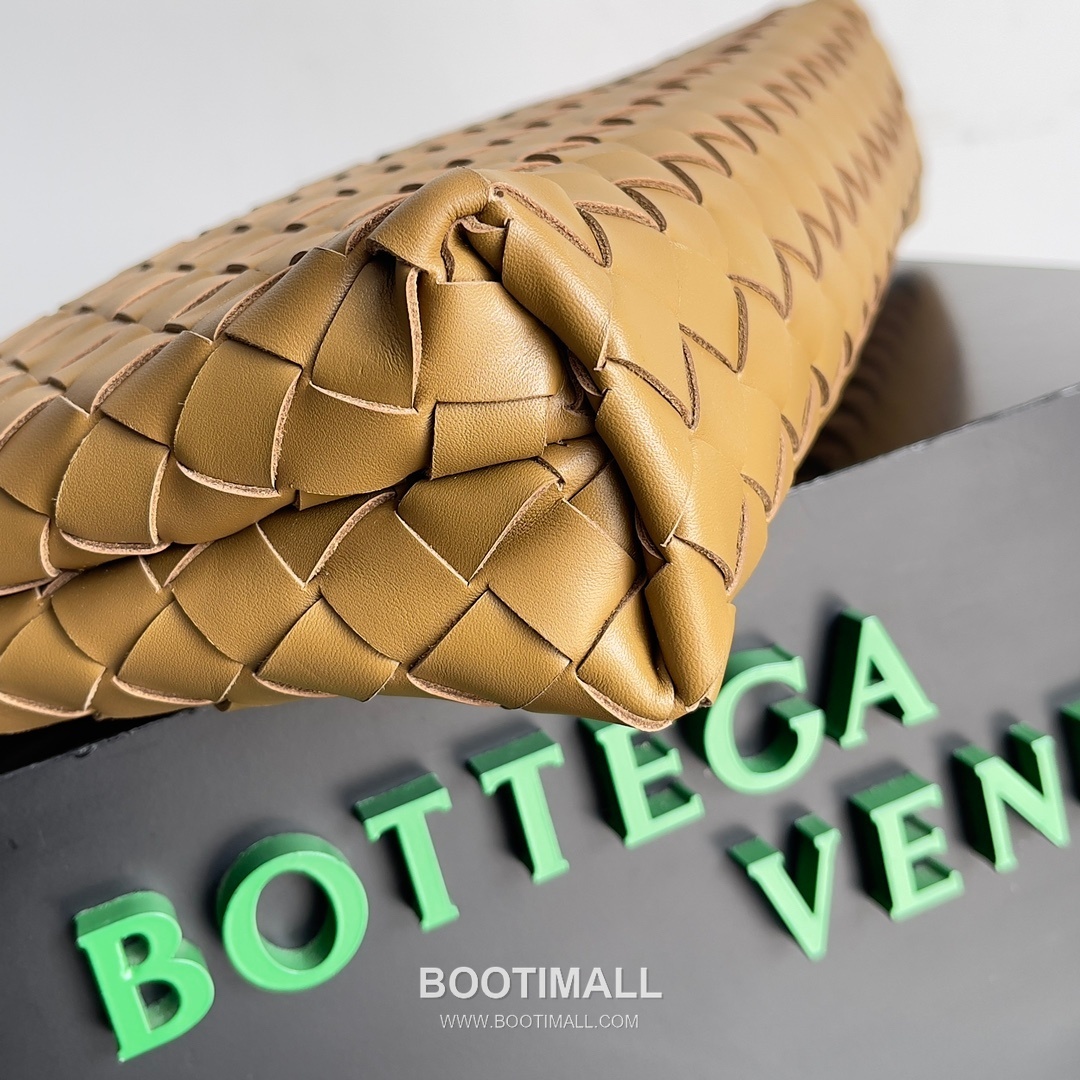 Bottega Veneta Intrecciato Pouch Intrecciato Leather Brown 보테가 베네타 인트레치아토 파우치 인트레치아토 레더 브라운 33cm 5
