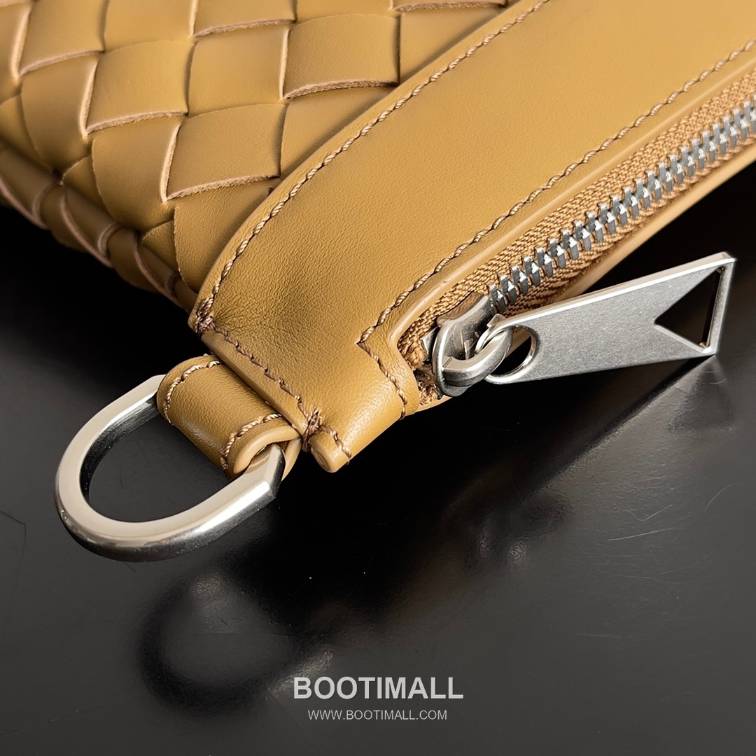 Bottega Veneta Intrecciato Pouch Intrecciato Leather Brown 보테가 베네타 인트레치아토 파우치 인트레치아토 레더 브라운 33cm 6