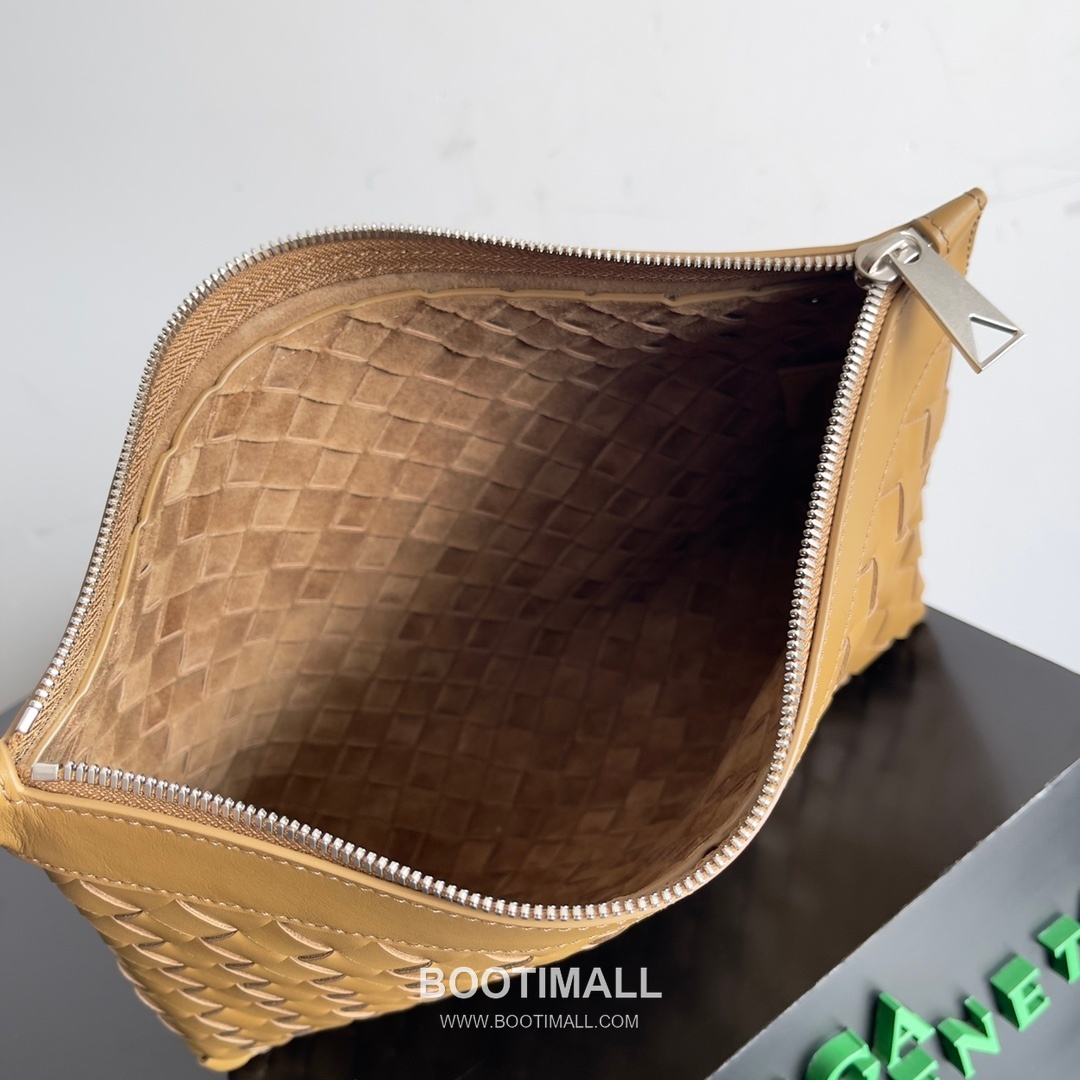 Bottega Veneta Intrecciato Pouch Intrecciato Leather Brown 보테가 베네타 인트레치아토 파우치 인트레치아토 레더 브라운 33cm 8