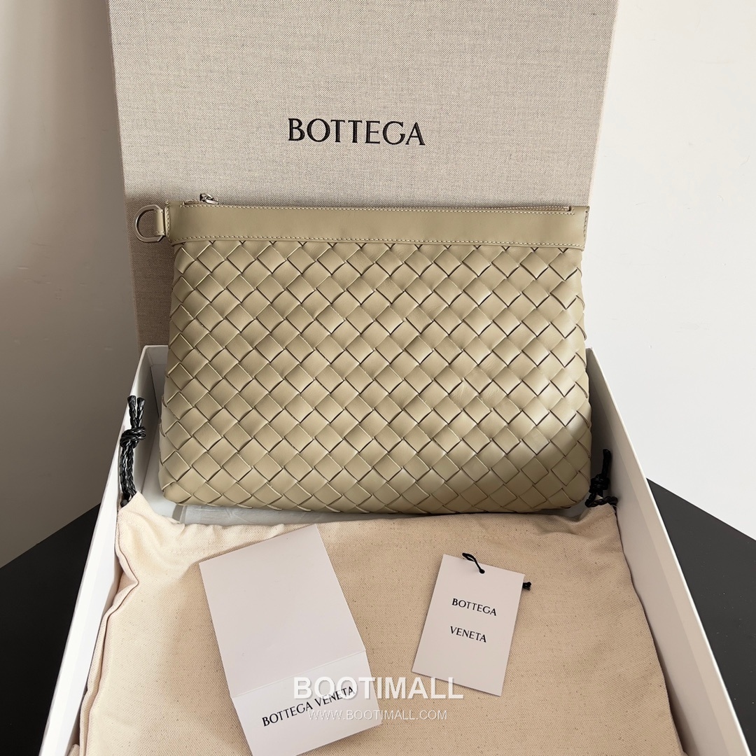 Bottega Veneta Intrecciato Pouch Intrecciato Leather Brown 보테가 베네타 인트레치아토 파우치 인트레치아토 레더 브라운 33cm 1