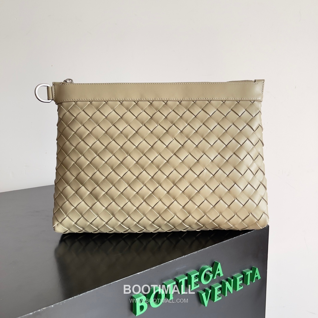 Bottega Veneta Intrecciato Pouch Intrecciato Leather Brown 보테가 베네타 인트레치아토 파우치 인트레치아토 레더 브라운 33cm 2