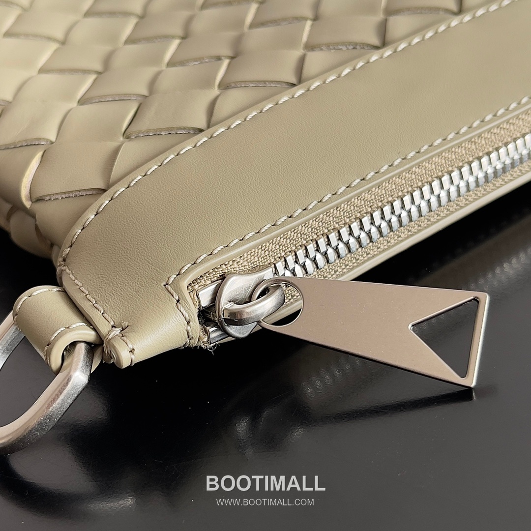 Bottega Veneta Intrecciato Pouch Intrecciato Leather Brown 보테가 베네타 인트레치아토 파우치 인트레치아토 레더 브라운 33cm 6