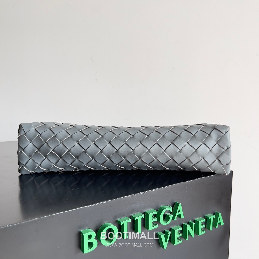 Bottega Veneta Intrecciato Pouch Intrecciato Leather Brown 보테가 베네타 인트레치아토 파우치 인트레치아토 레더 브라운 33cm 3