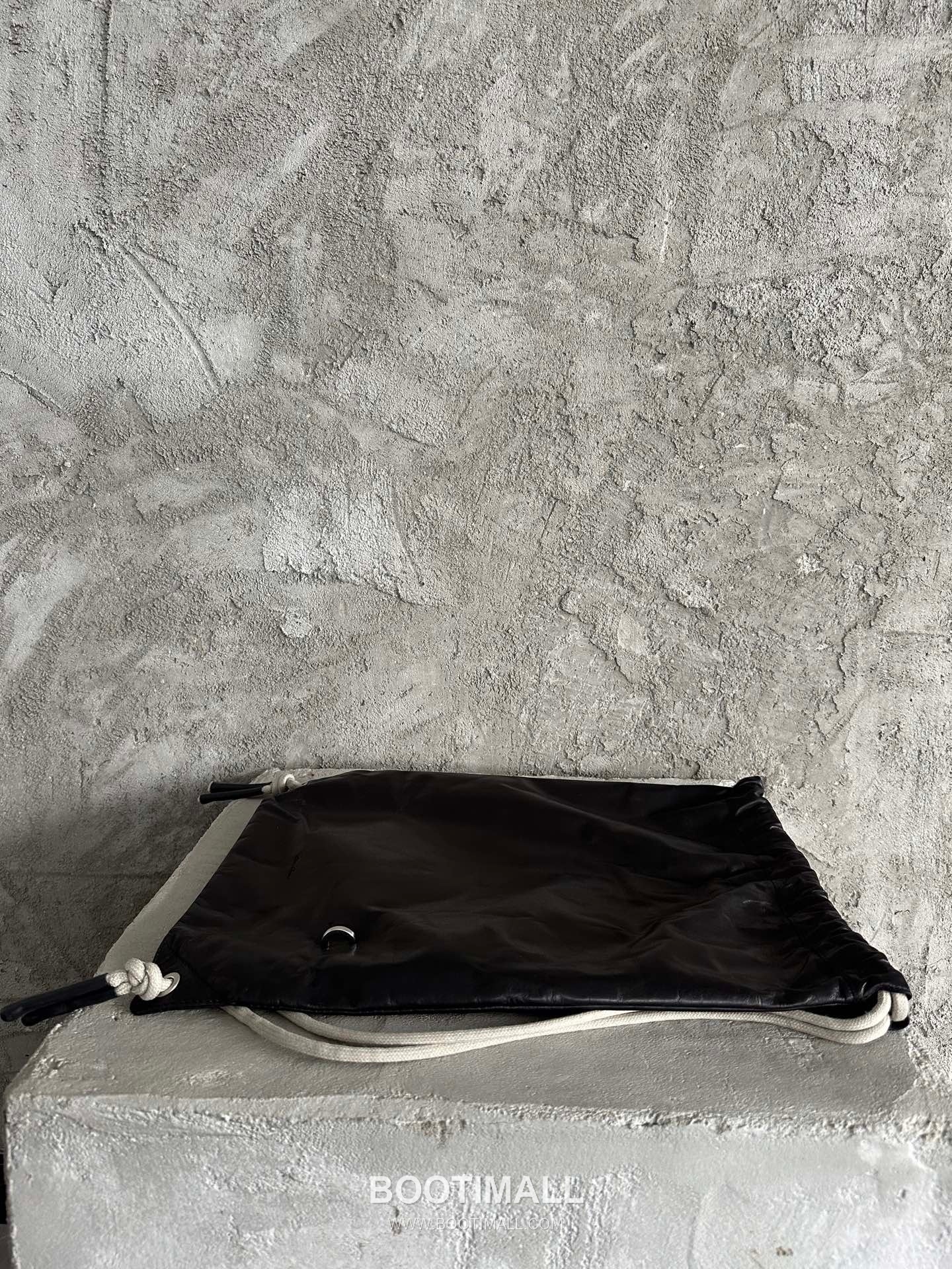 Rick Owens Drawstring Leather Backpack Calfskin Leather Brown 릭 오웬스 드로우스트링 레더 백팩 카프스킨 레더 브라운 48cm 1