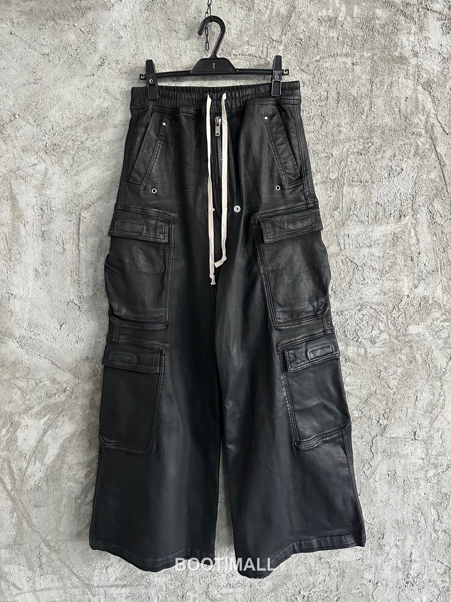 Rick Owens Waxed Flared Cargo Pants Denim Stretch Fabric Black 릭 오웬스 왁스드 플레어 카고 팬츠 데님 스트레치 원단 블랙 1