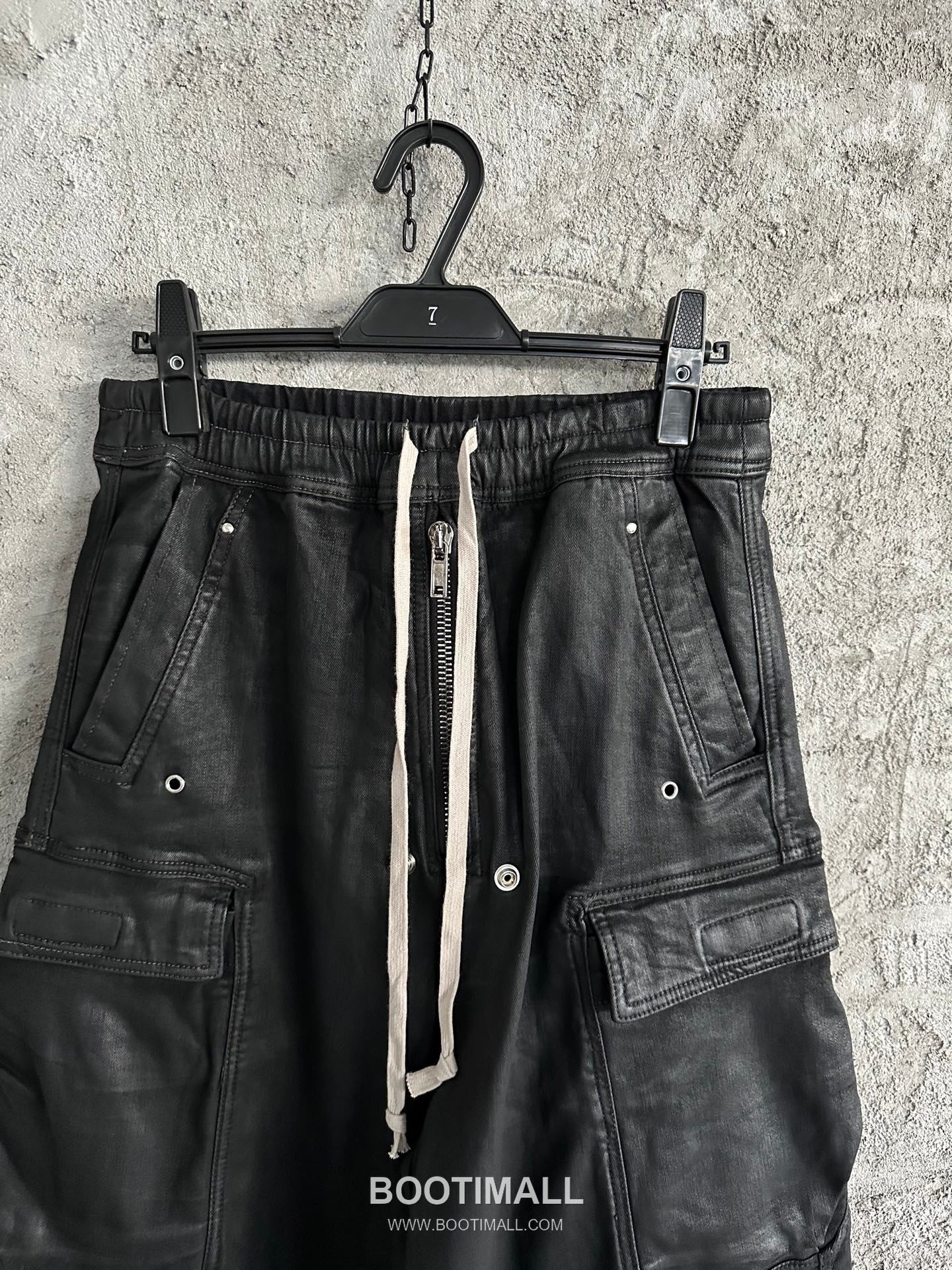 Rick Owens Waxed Flared Cargo Pants Denim Stretch Fabric Black 릭 오웬스 왁스드 플레어 카고 팬츠 데님 스트레치 원단 블랙 3