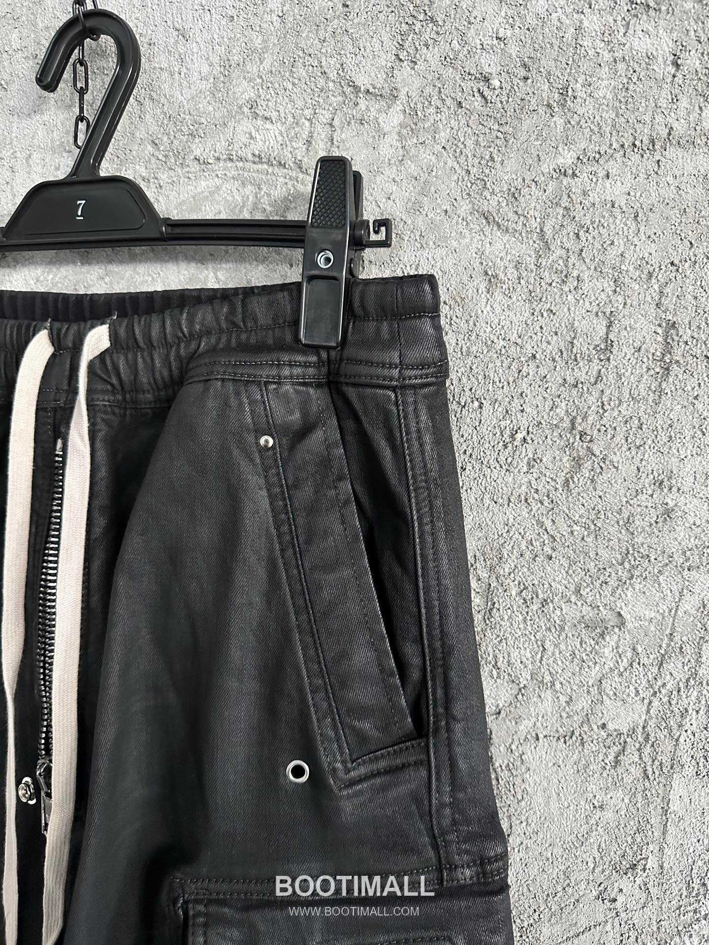 Rick Owens Waxed Flared Cargo Pants Denim Stretch Fabric Black 릭 오웬스 왁스드 플레어 카고 팬츠 데님 스트레치 원단 블랙 5