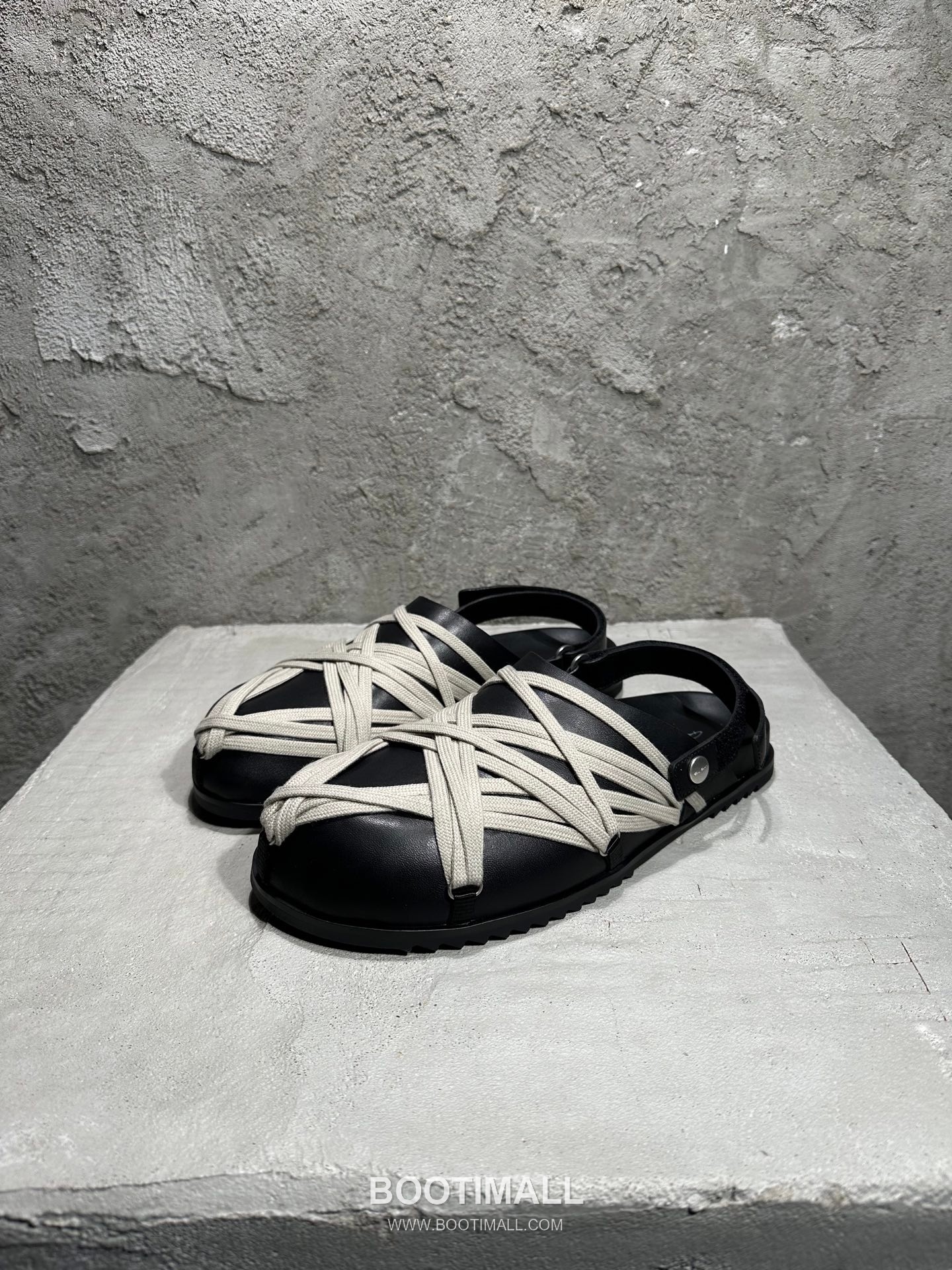 Rick Owens Strappy Sandals Grained Calfskin Leather Black 릭오웬스 스트랩 샌들 그레인 카프스킨 레더 블랙 1