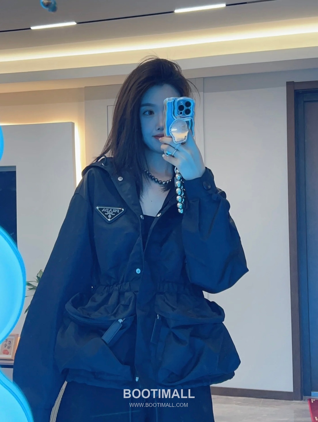 Triangle Logo Hooded Jacket Black 트라이앵글 로고 후드 자켓 블랙 3